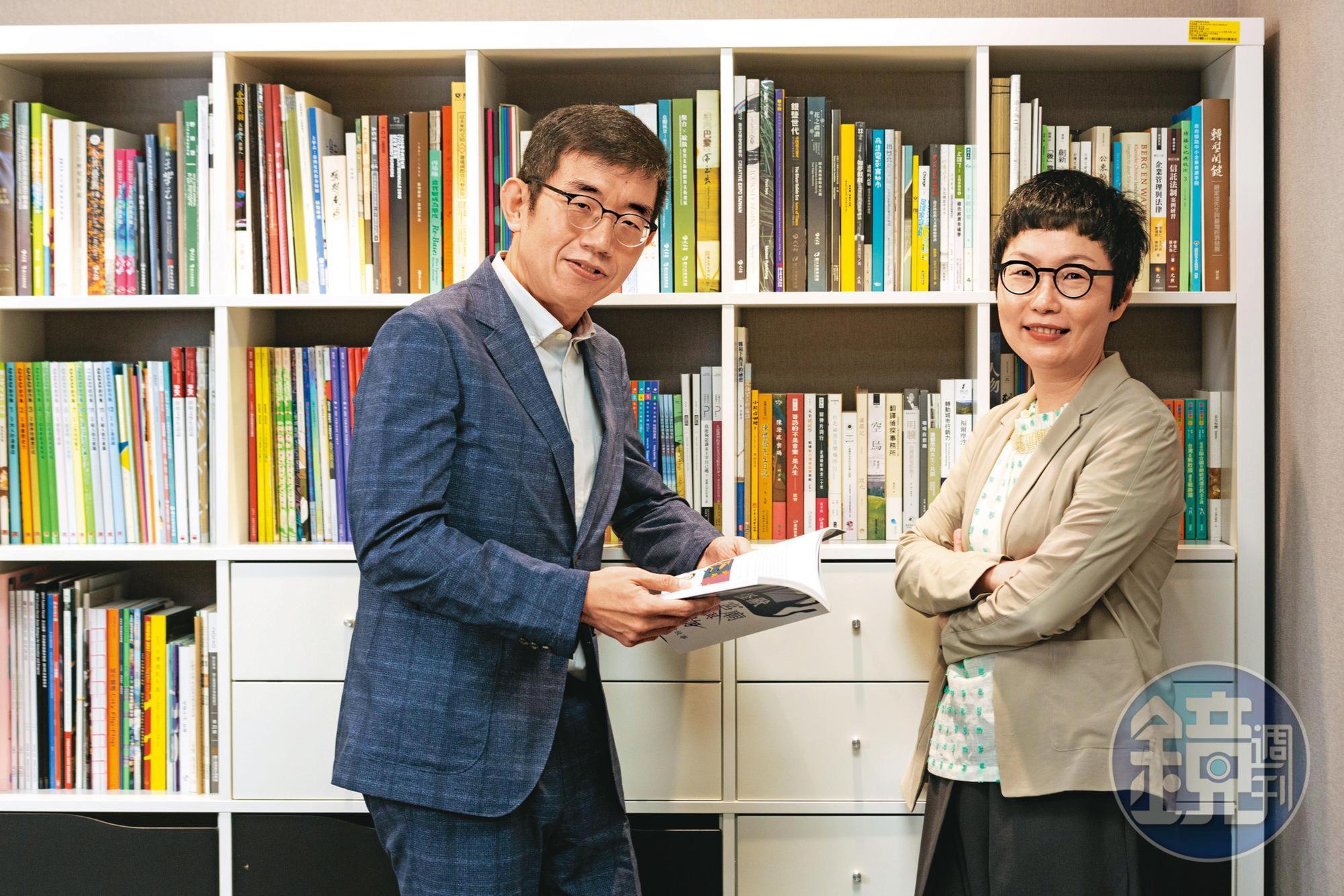 文策院董事長丁曉菁(右)表示,李明哲(左)兼具產業與法人組織經驗的專業背景,上任未久就接上軌道。