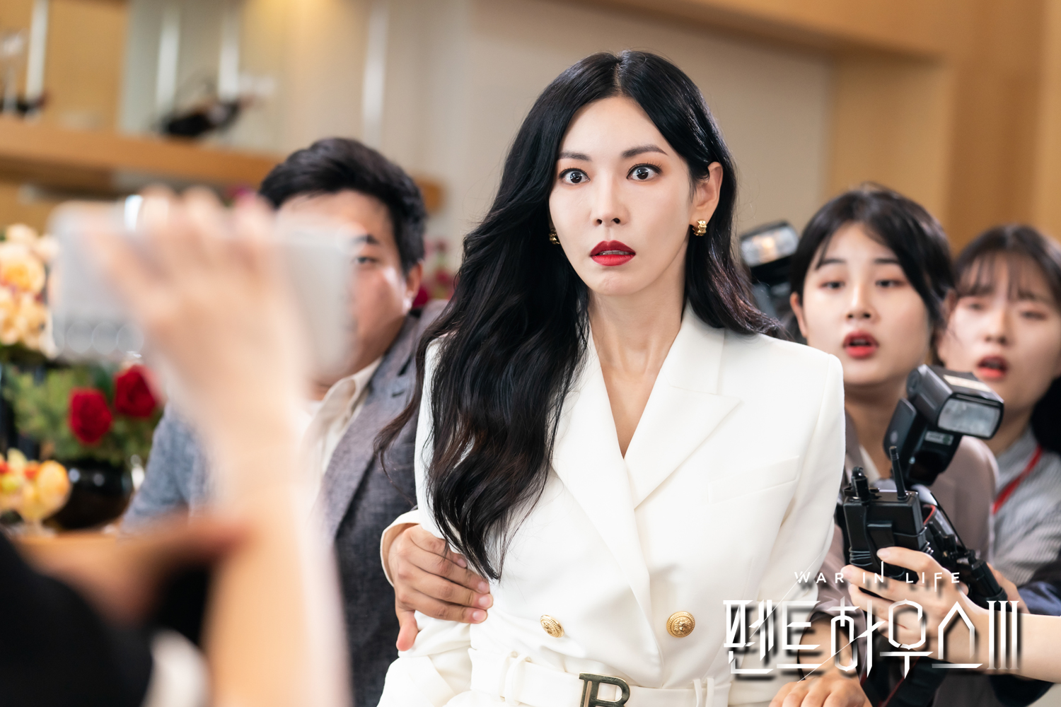 金素妍透過《Penthouse上流戰爭》展現許多不同的面貌，也以這部作品在百想藝術大賞中獲封視后。（翻攝自官網）