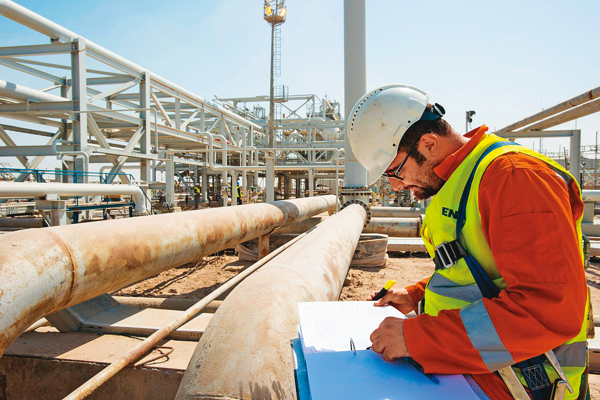 面對波動大的單一產業如能源，投資人會想低買高賣賺一波，但往往適得其反。（翻攝殼牌臉書）