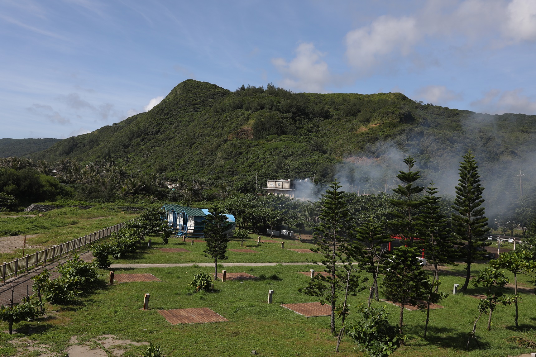 南田海岸親水公園同時也是一處露營地。