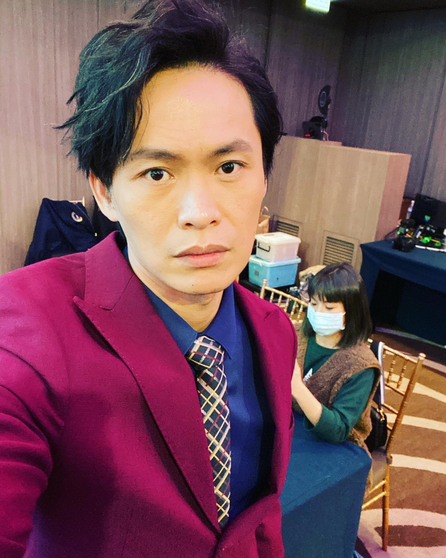 黃鐙輝砸千萬買下南港一間新成屋,與丈母娘、妻子和3個小孩同住。(翻攝自黃鐙輝臉書)