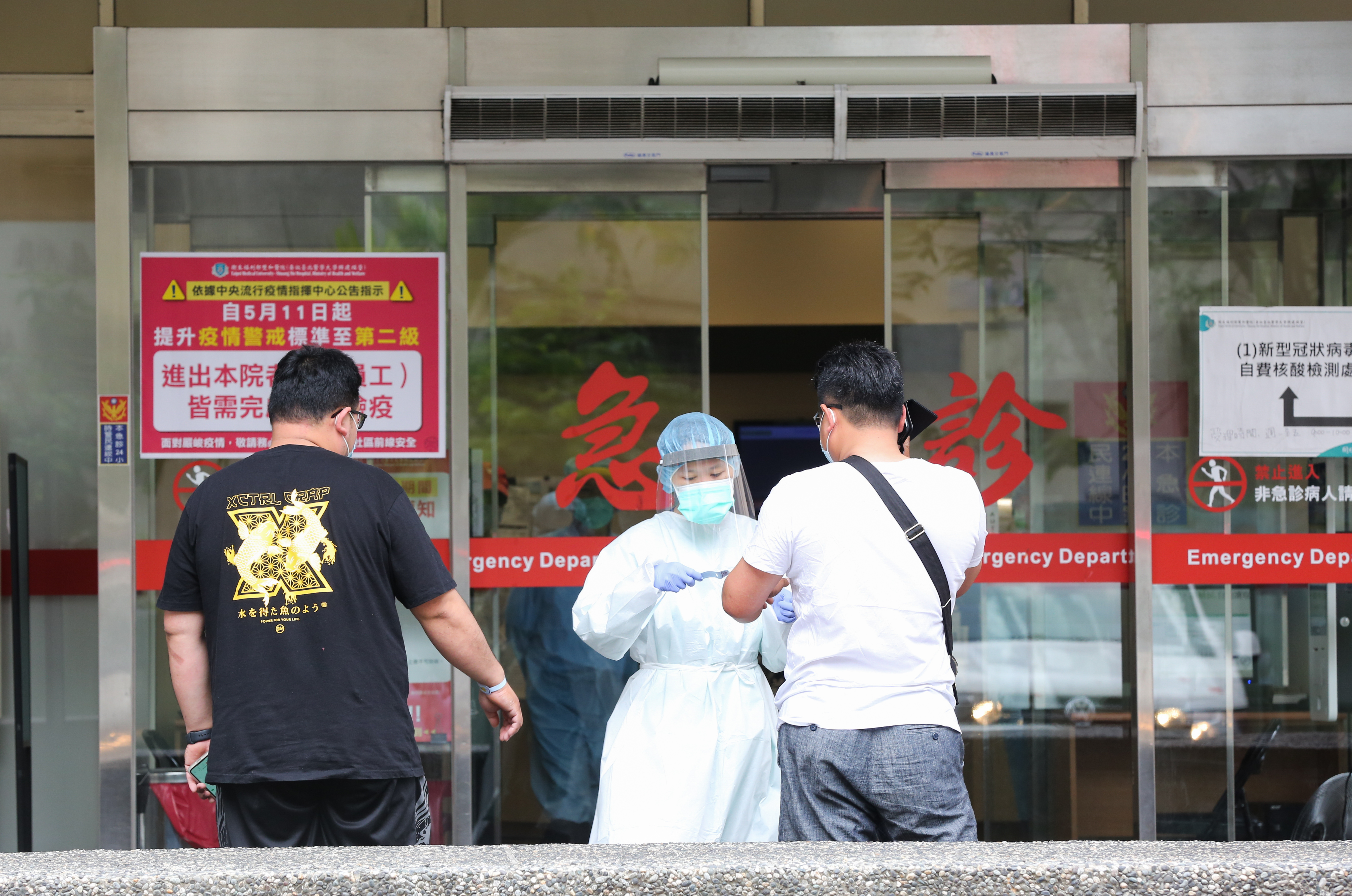 台北市松山區1所國中有學生確診,坐在他後方的學生住在基隆,示意圖。(本刊資料照)