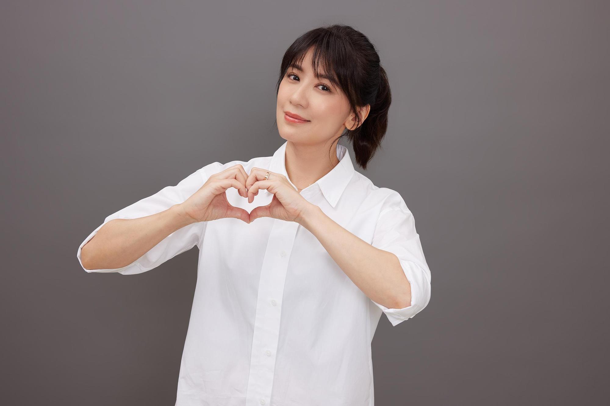 賈靜雯應愛最大慈善光協會之邀,為天使心家族基金會的「愛奇兒家庭救助計畫」發聲。(愛最大慈善光協會提供)