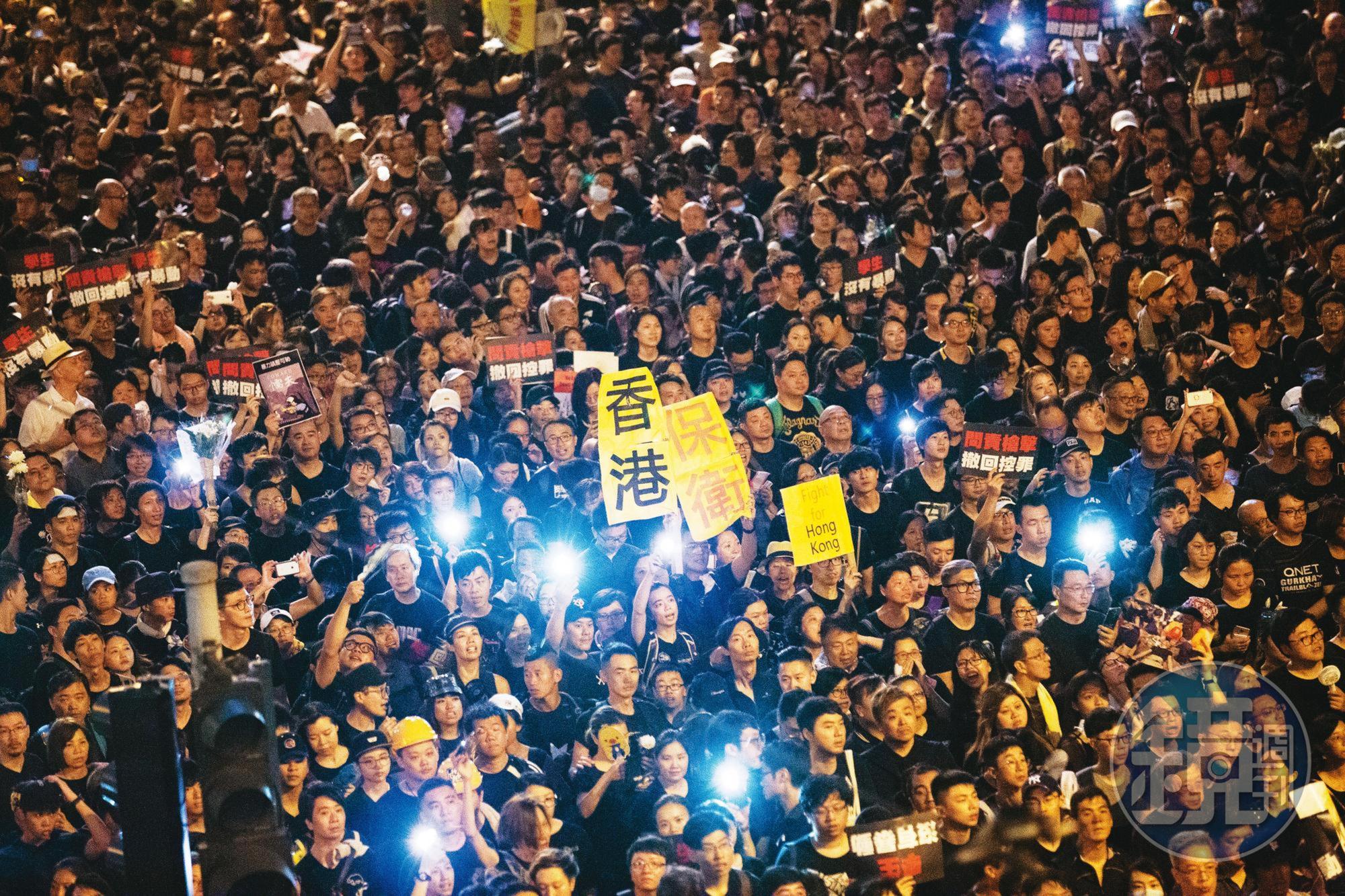 受全世界反中氛圍影響,江啟臣認為,九二共識遭汙名化及抹紅,但國民黨卻未精準澄清,才失去民眾的支持。圖為香港2019年反送中遊行。