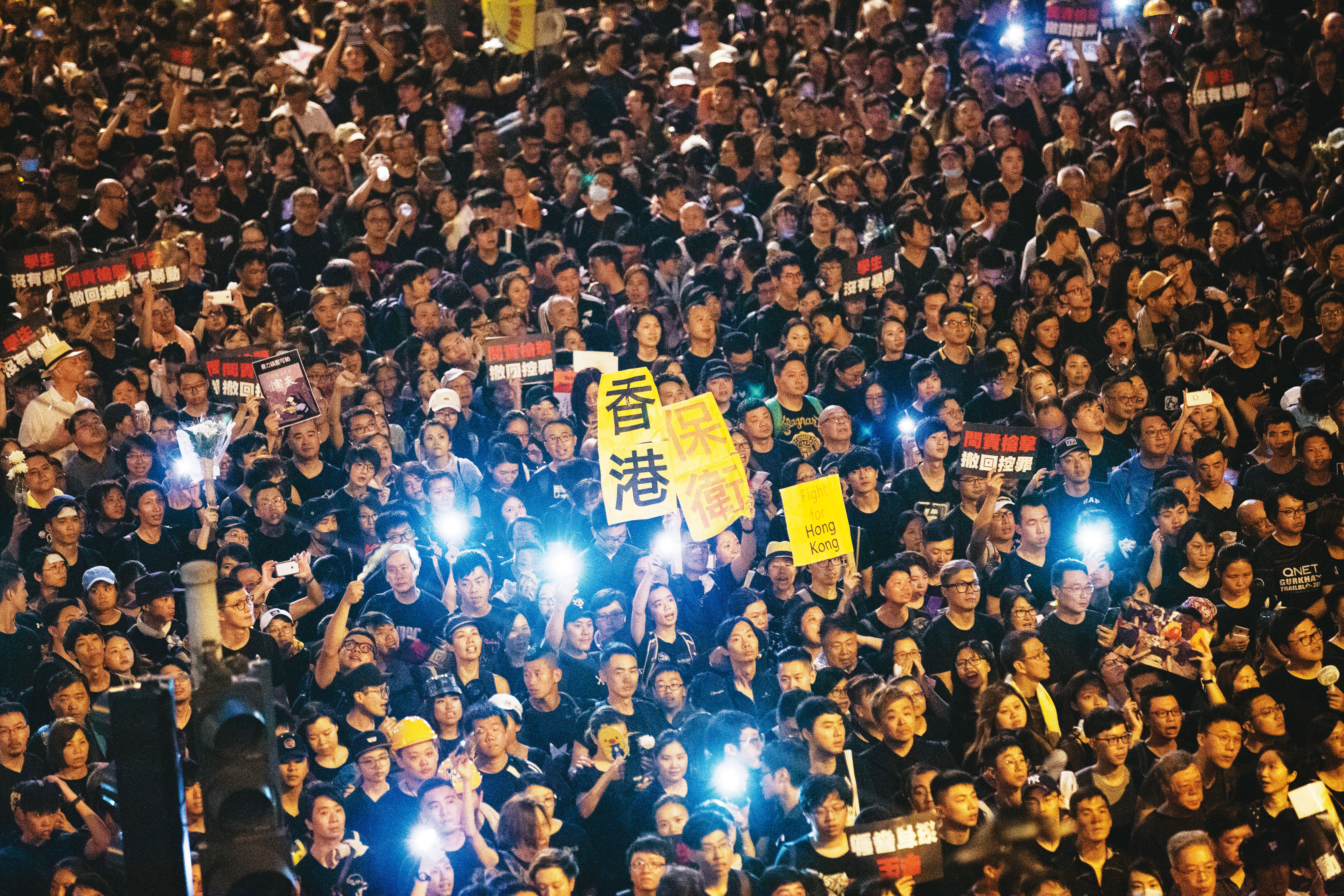 受全世界反中氛圍影響，江啟臣認為，九二共識遭汙名化及抹紅，但國民黨卻未精準澄清，才失去民眾的支持。圖為香港2019年反送中遊行。