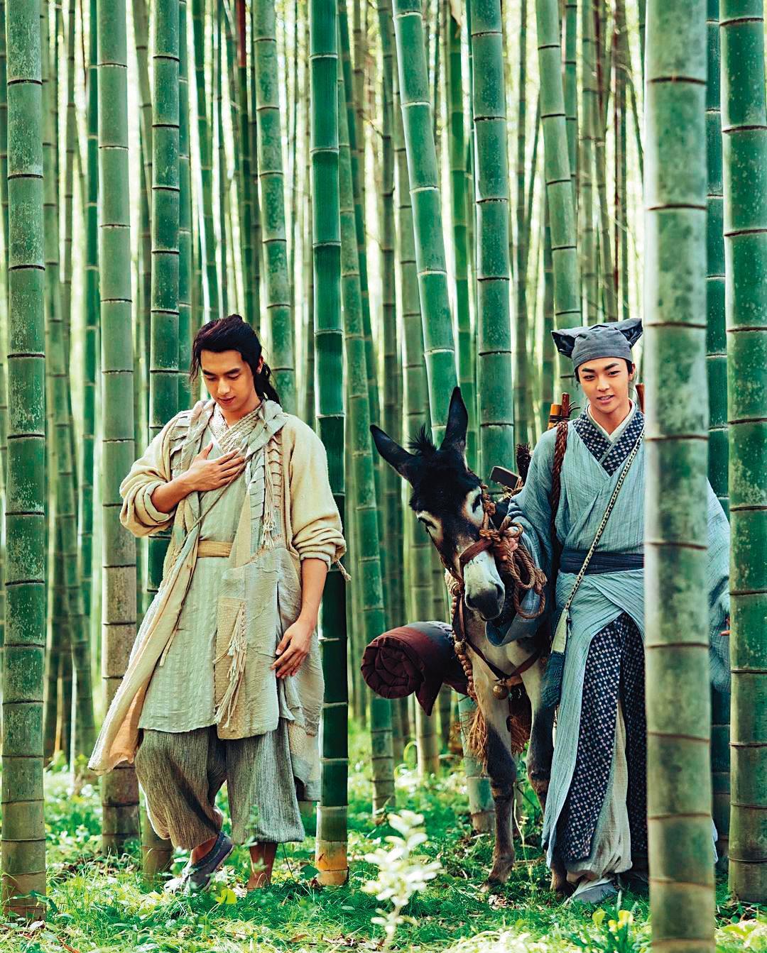 陳立農(右)去年底和李現(左)合作,出演大陸電影擔綱《赤狐書生》男主角。(翻攝自n30201 IG)