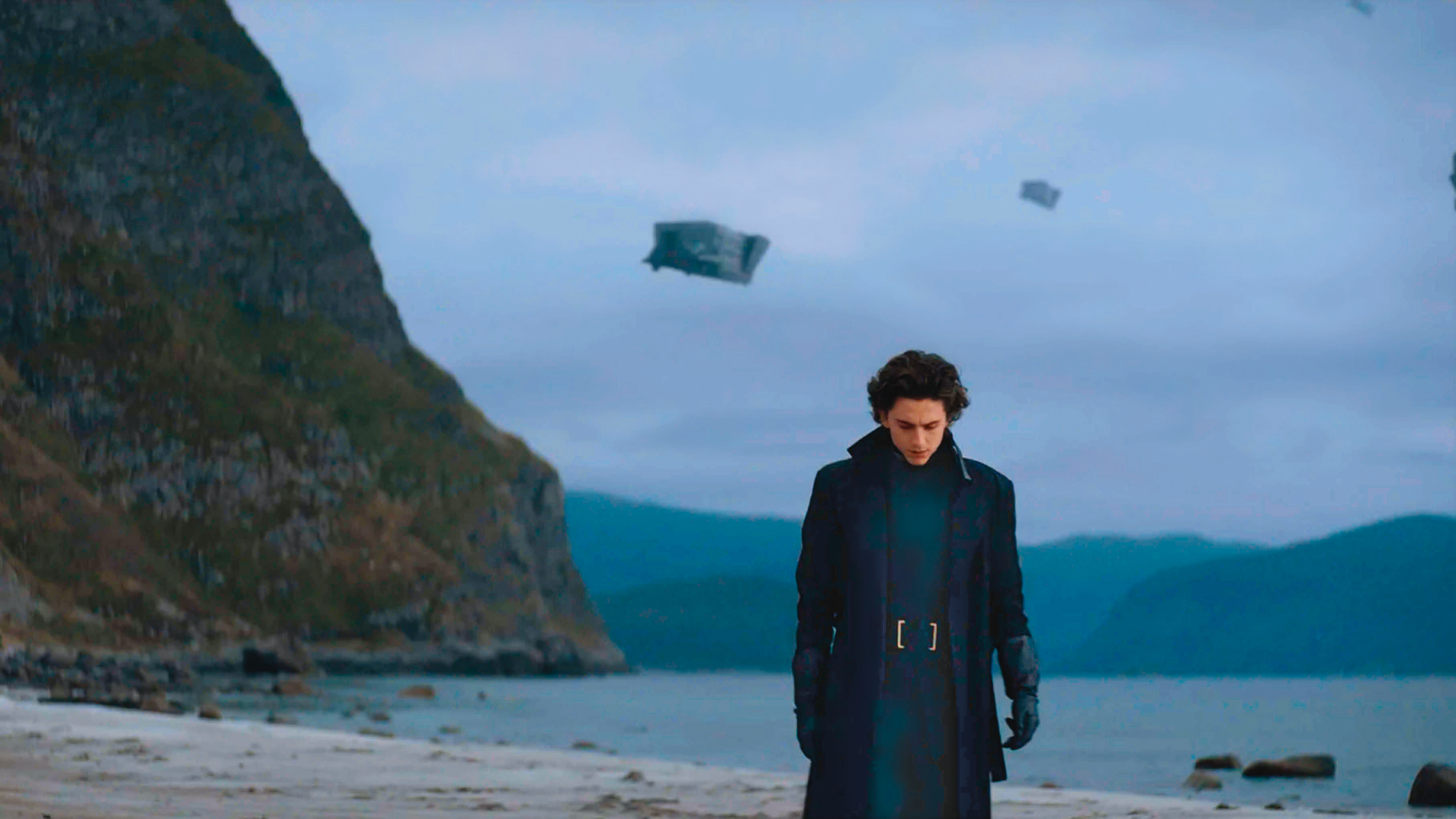 《沙丘》的磅礴景觀替代繁瑣難改編的劇情成為電影重心，提摩西夏勒梅的表現足以撐起該宇宙。（翻攝自imdb.com）