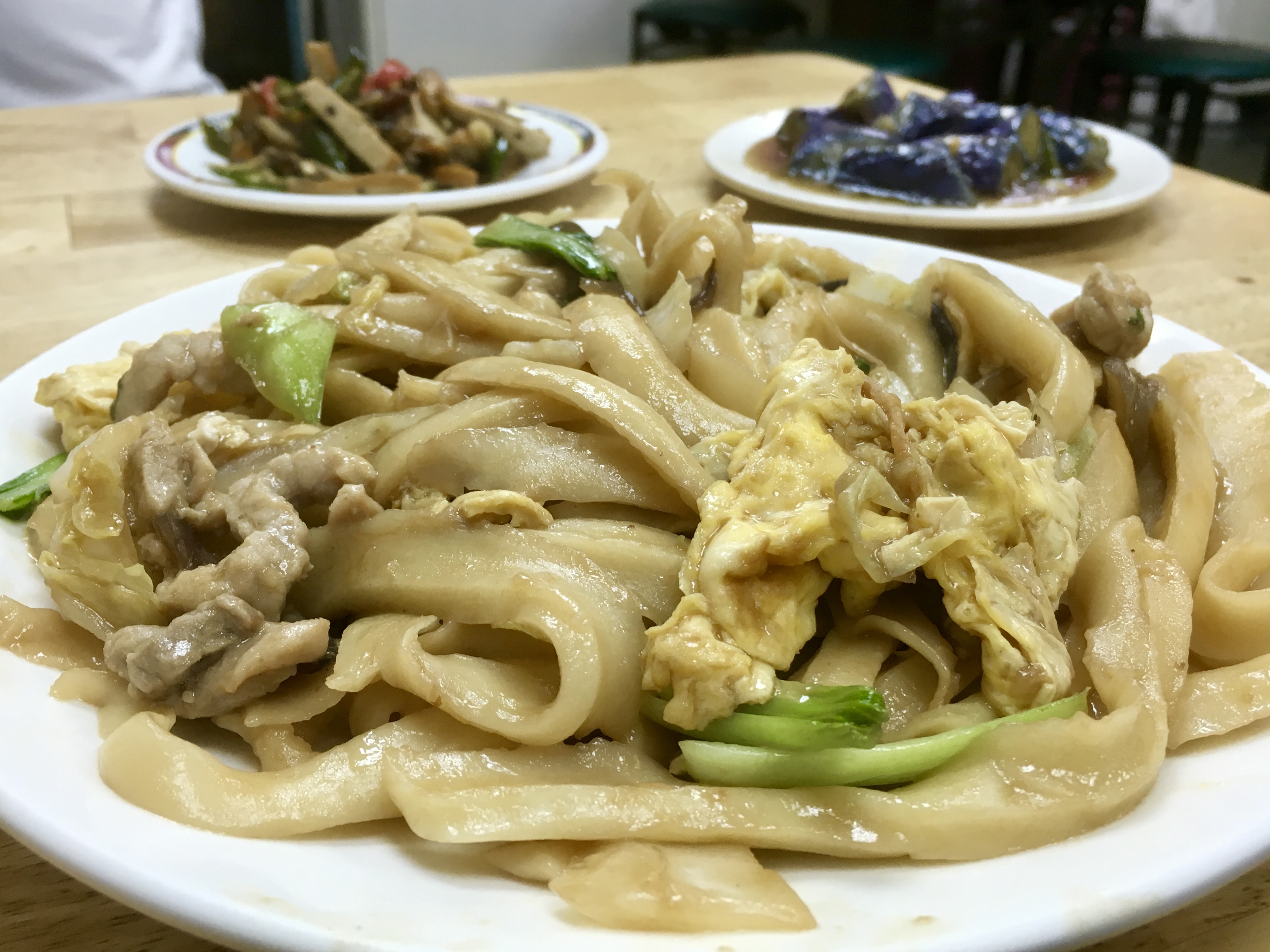 許多人以為木須炒麵的「木須」，是指名字看似有關聯的木耳，或是切成細條狀的肉絲，實際上是指蛋花。