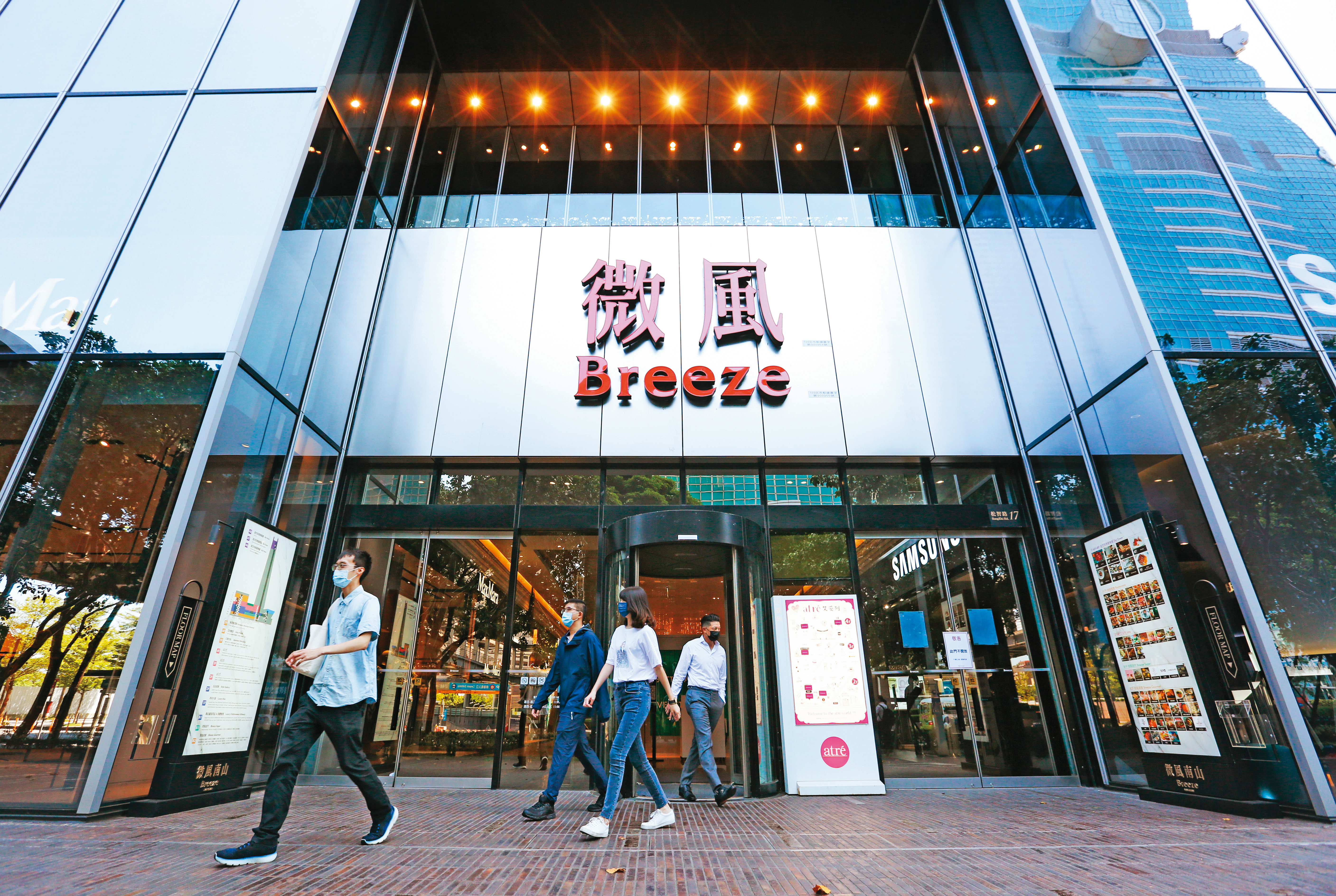 疫情重傷微風業績，讓廖鎮漢身心俱疲。