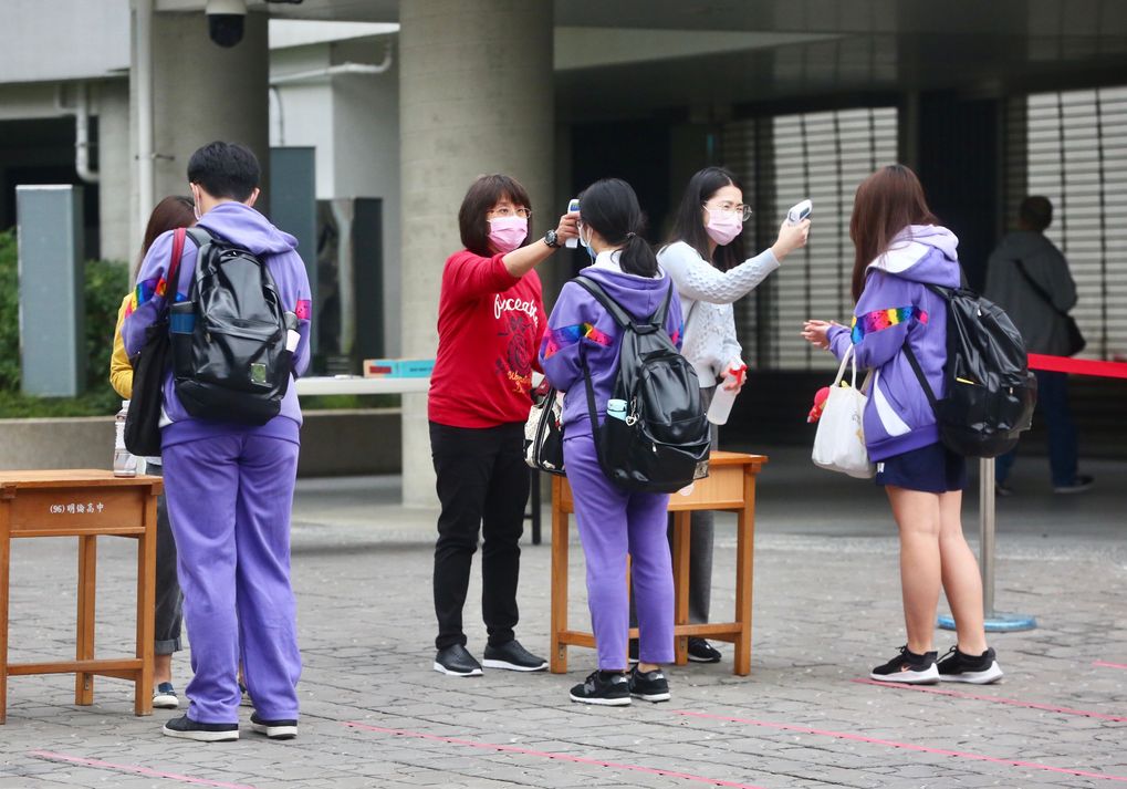 全國12至未滿18歲的青少年，將從22日或23日起接種BNT疫苗。