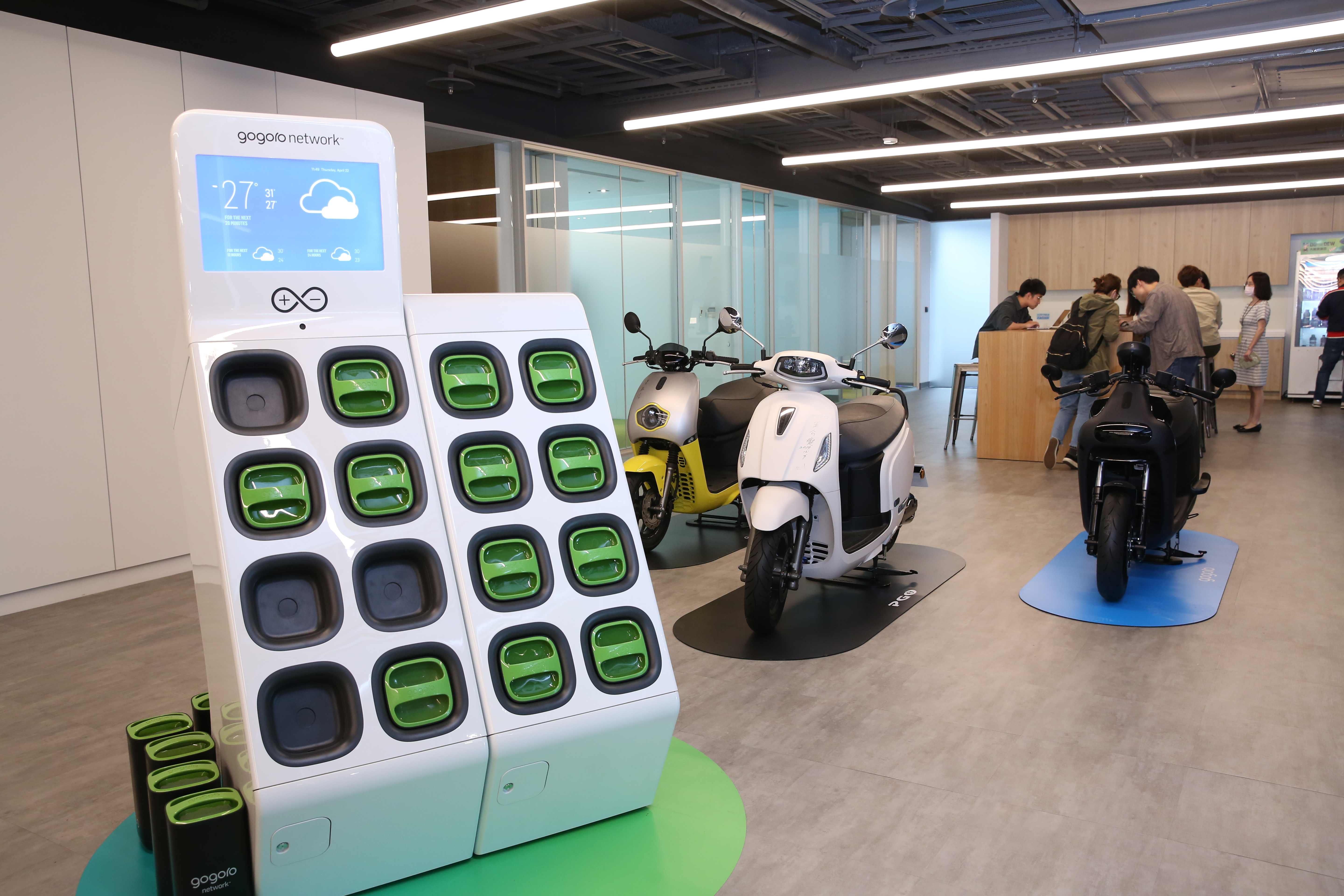 台灣電動機車龍頭Gogoro計畫赴美上市，而彭博社則爆料其將與空殼公司Poema洽談合併協商。（本刊資料照）