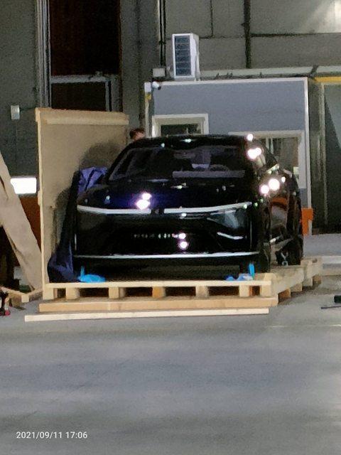 鴻海董事長劉揚偉曾對外透露，MIH聯盟的首款電動車即將會在10月18日亮相，不過卻因入海關意外曝光。（翻攝自PTT）