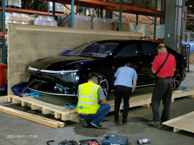 鴻海董事長劉揚偉曾對外透露,MIH聯盟的首款電動車即將會在10月18日亮相,不過卻因入海關意外曝光。(翻攝自PTT)