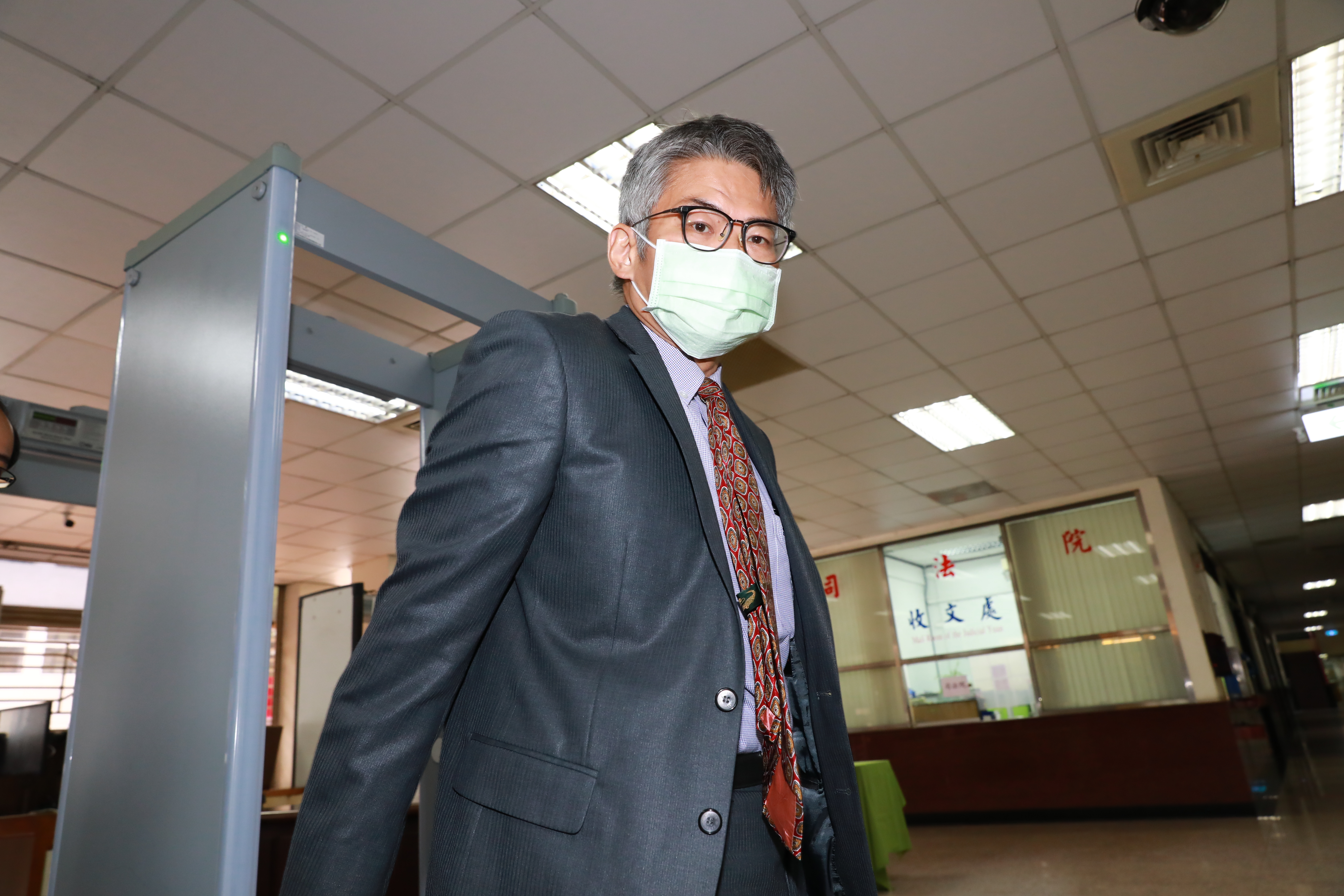 監院調查官陳先成認為，石木欽及翁茂鍾應至懲戒法院出庭對質。