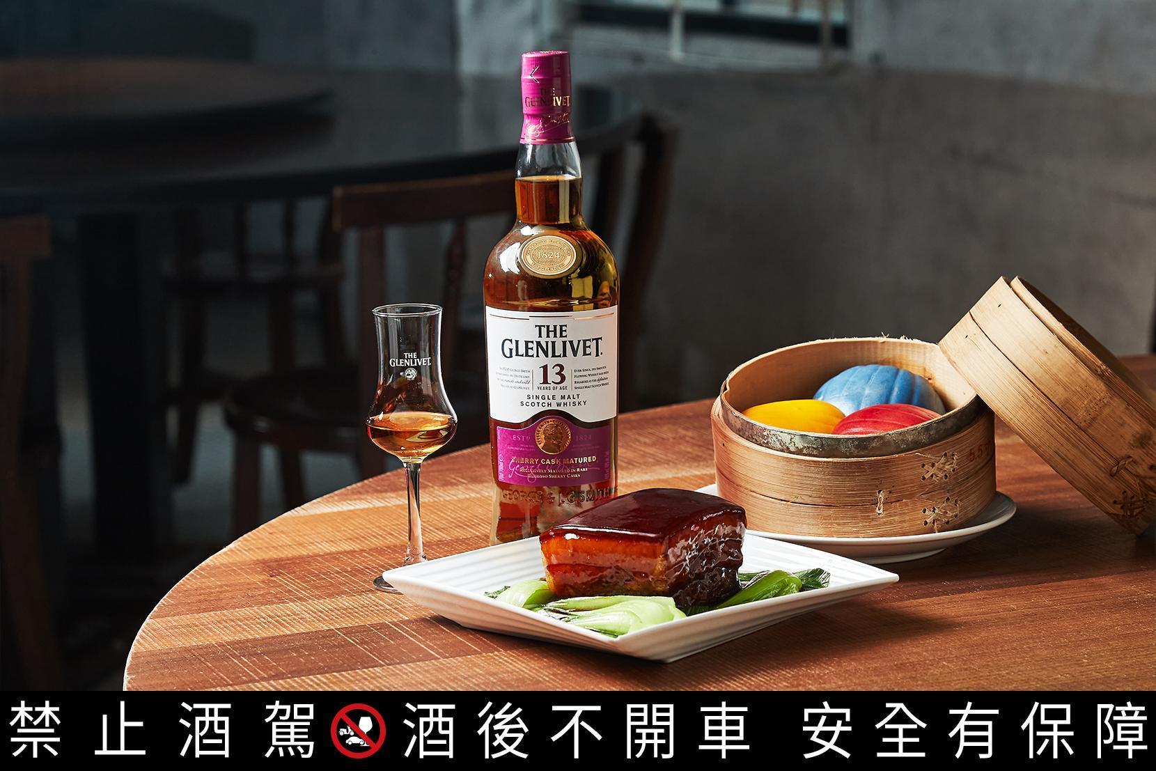 創辦人林奕寬十分推薦以「叁和院秘製燒臠」搭配格蘭利威13年雪莉桶單一麥芽威士忌，肉的豐厚油脂遇上悠長辛香的尾韻，十分對味。
