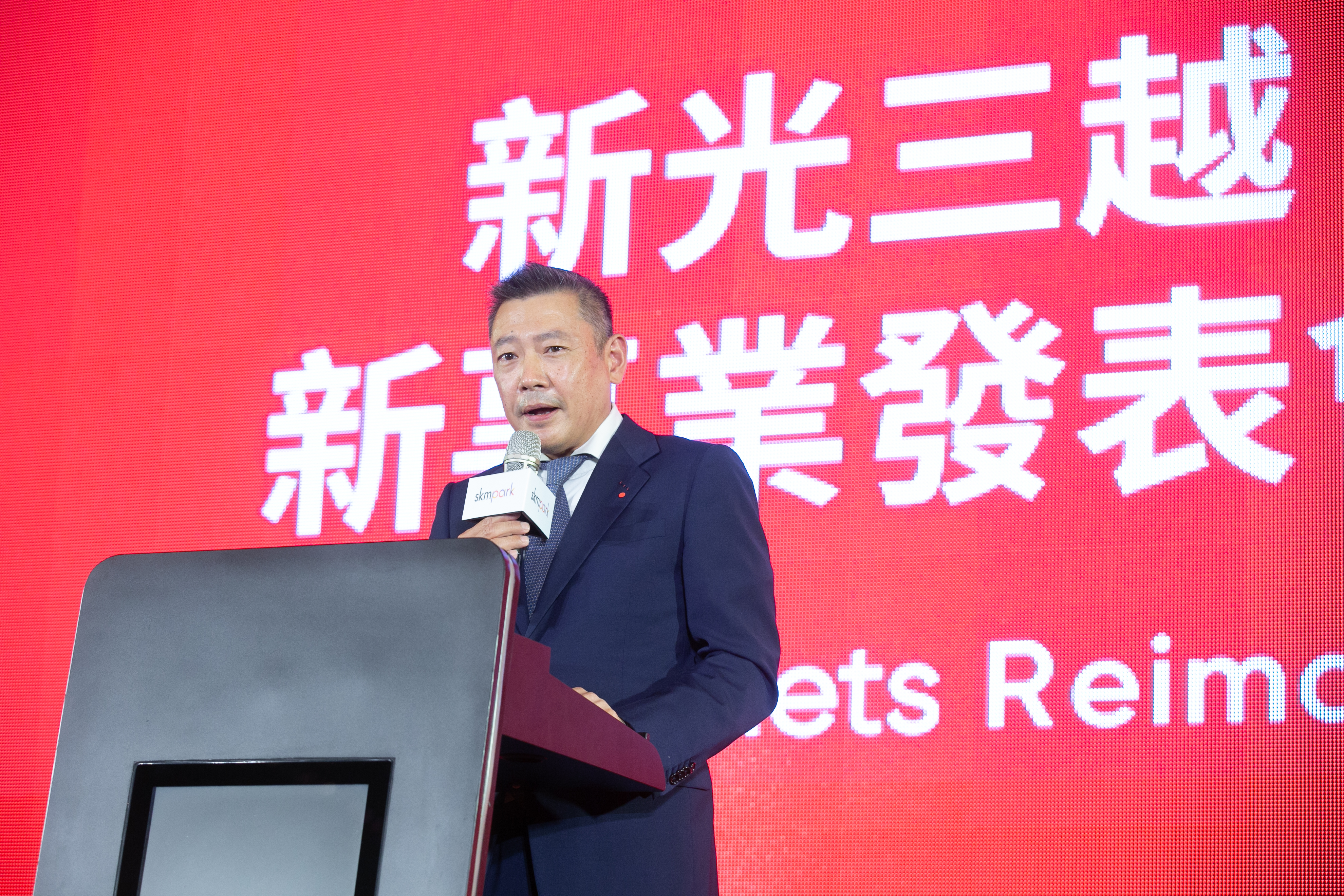 百貨龍頭新光三越受疫情影響，吳昕陽曾有一段時間夜不成眠。（本刊資料照）