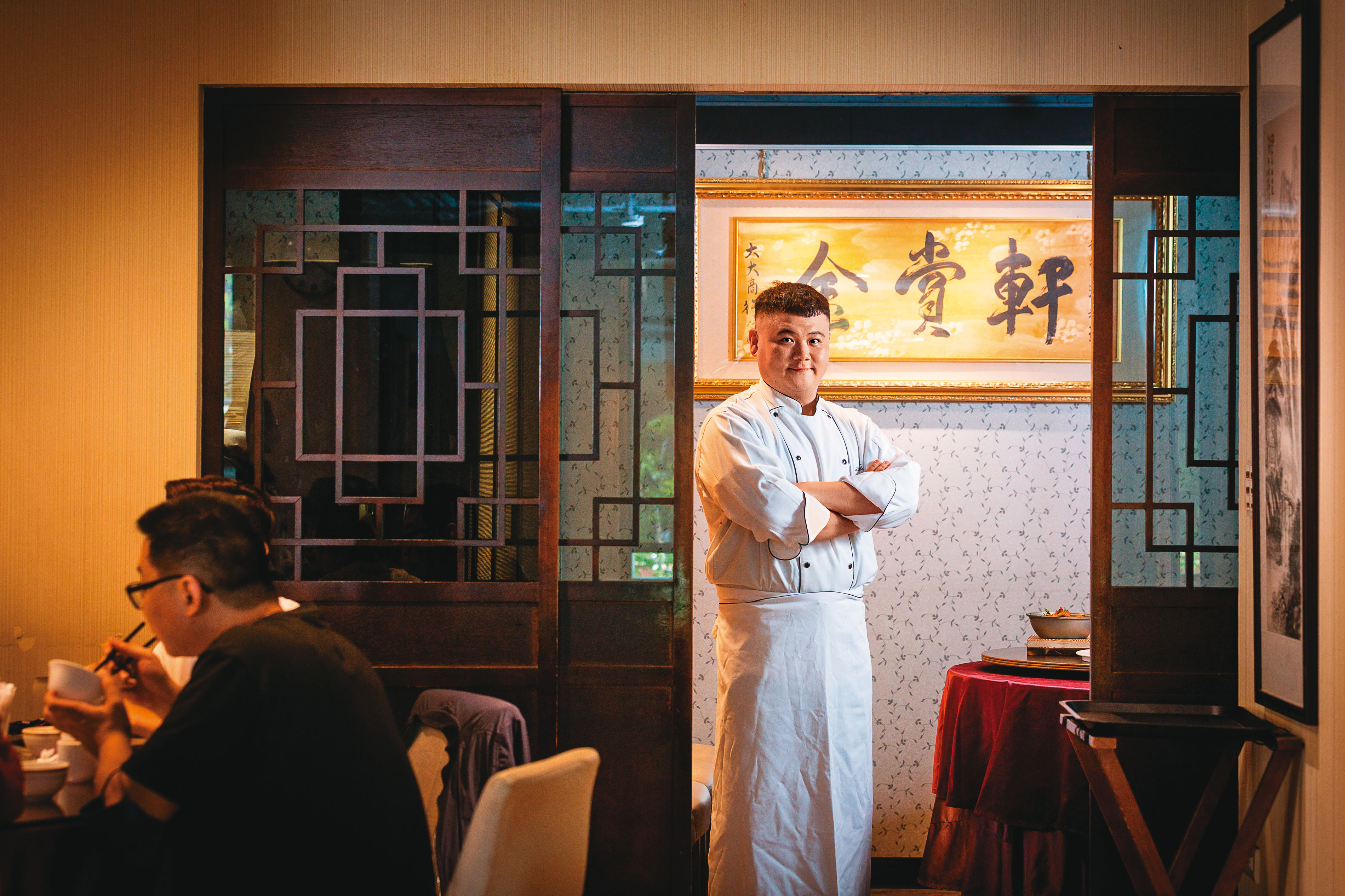 32歲的「金賞軒」主廚汪上賀擅長台菜、海鮮料理，開店第3年獲米其林必比登推薦。