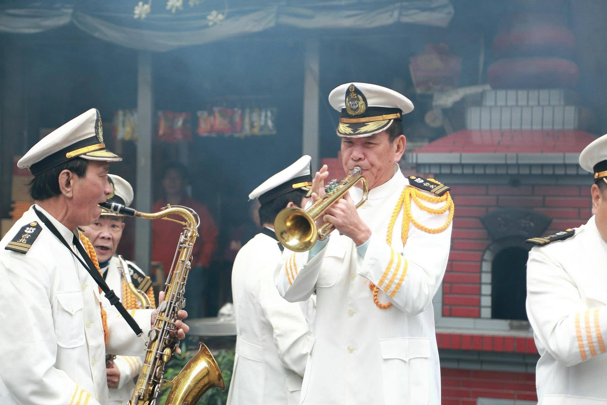 龍劭華以《喇叭宏的悲喜曲》摘下迷你劇集最佳男主角榮銜，也是他從影30餘年後，第一次獲得金鐘獎。（公視提供）