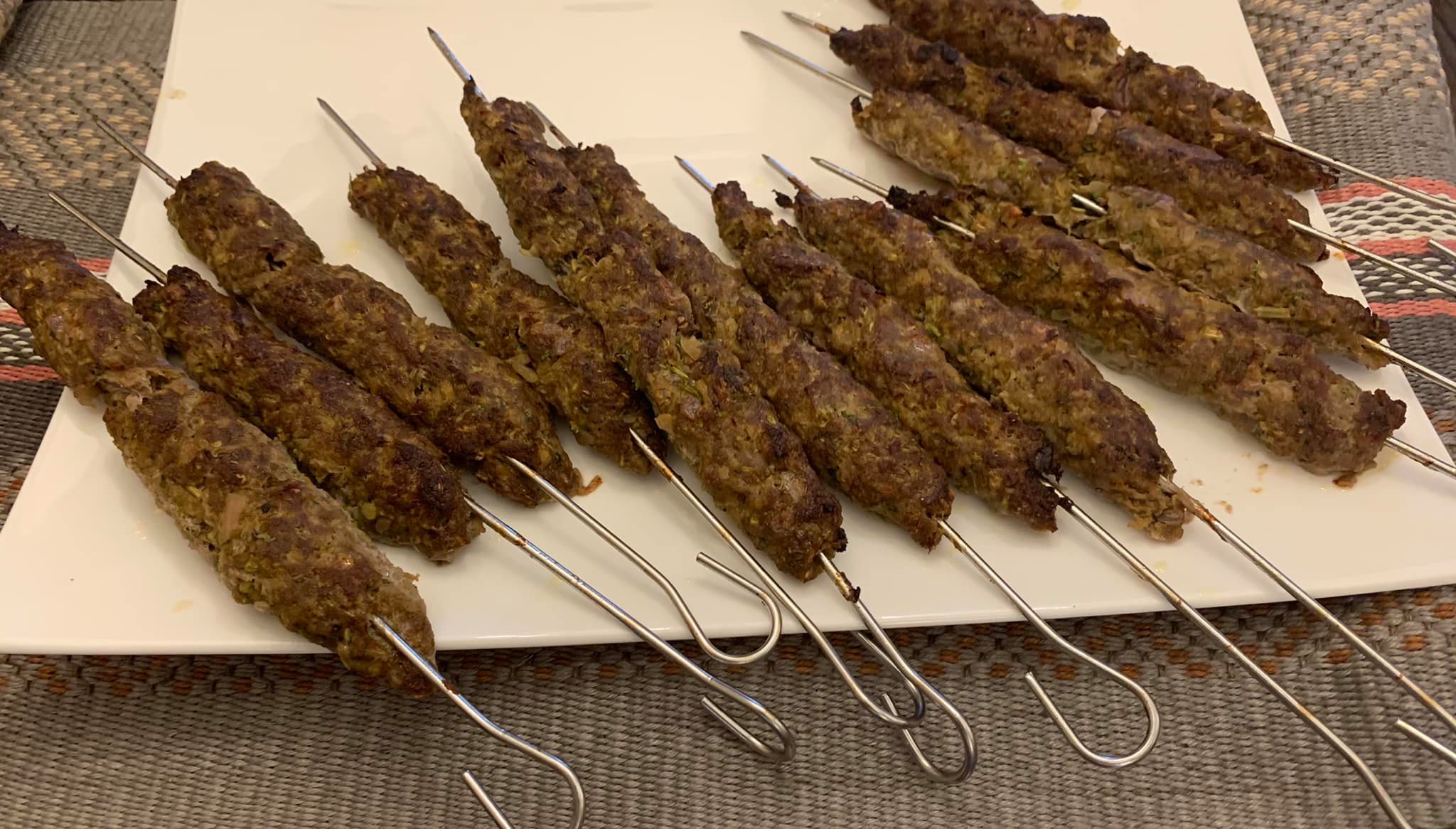 我在埃及市集中吃到美味的「烤羊肉串」，然後買了一顆鑽石。