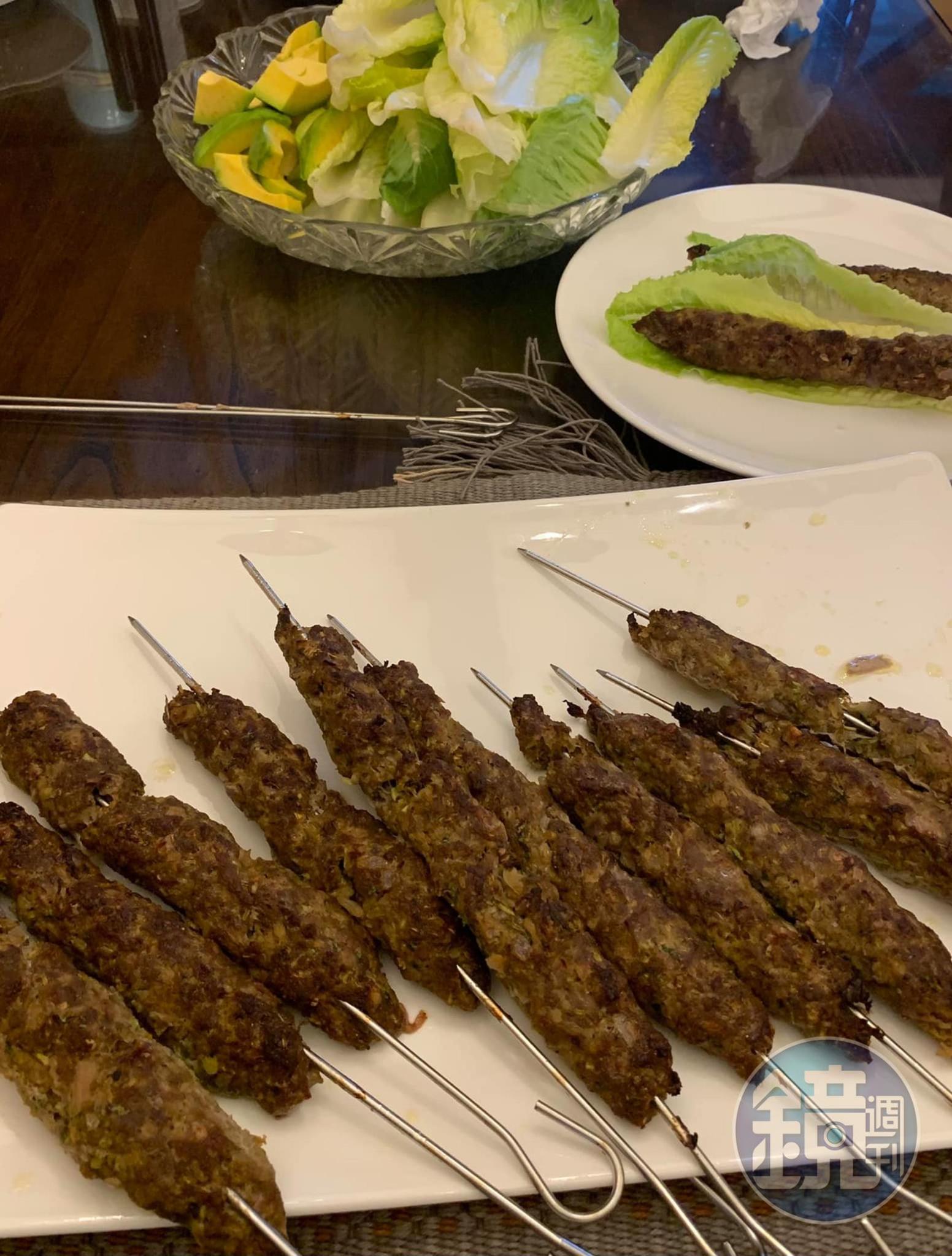 埃及烤羊肉串，滿滿的異國香料味。