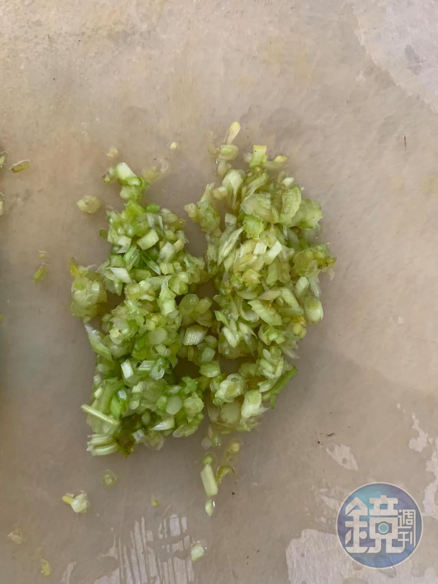 香菜切這麼碎。