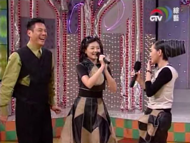 龍劭華25年前曾與大小S一起搭檔主持綜藝節目《我猜我猜我猜猜猜》。（翻攝自YouTube）