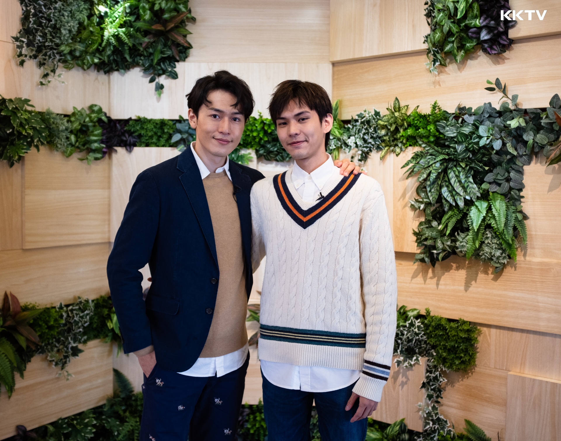 日籍演員河合朗弘（左）和台灣演員邱治澔合作遠端BL劇《隔離後見個面，好嗎？》，疫情間靠視訊聊天培養感情。（KKTV提供）