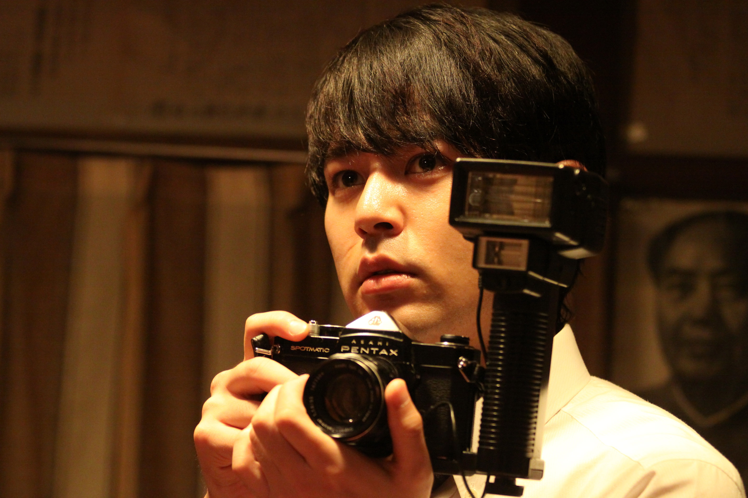 妻夫木聰（左）與松山研一主演《革命青春》。（天馬行空提供）