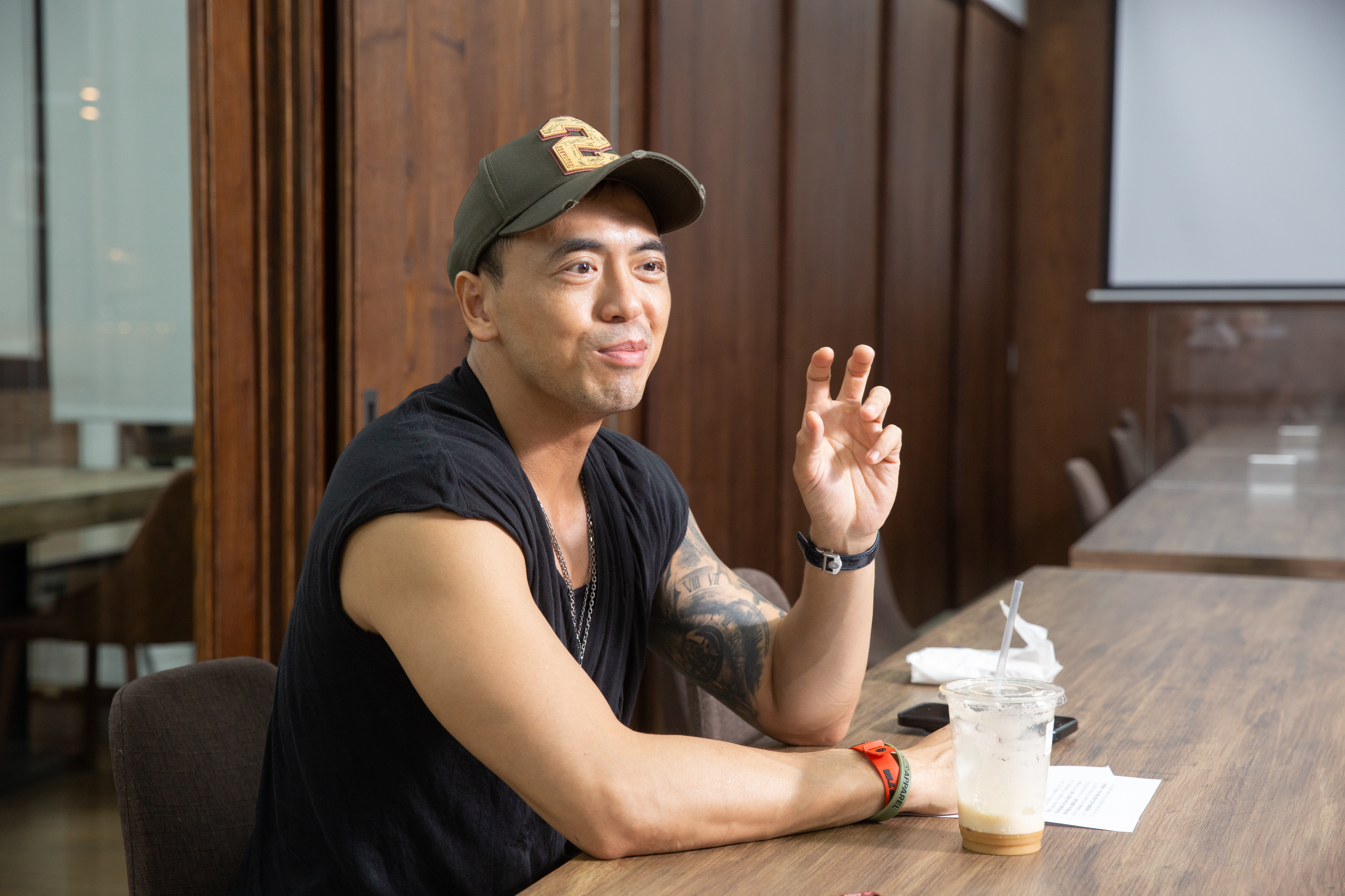 路易莎展店500多家，董事長黃銘賢公開受疫情影響最小的分店，竟是萬華東園店。