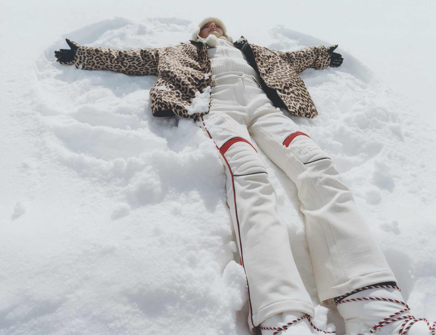 DIOR首個女裝雪地系列「DiorAlps」於今日正式上市。