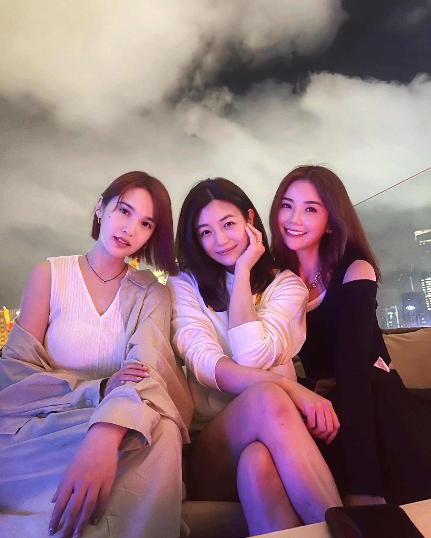 楊丞琳與陳妍希擁多年交情。（翻攝自微博）
