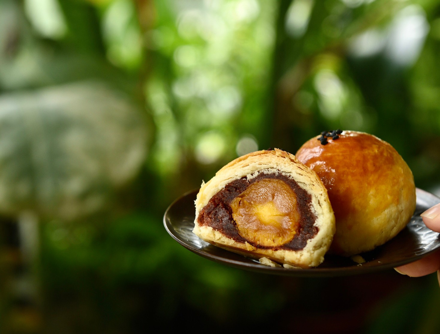 月餅伴手禮市場吹起懷舊復古風，心心念念選了一盒想要送禮，現在入手太喜歡好像捨不得送人了。