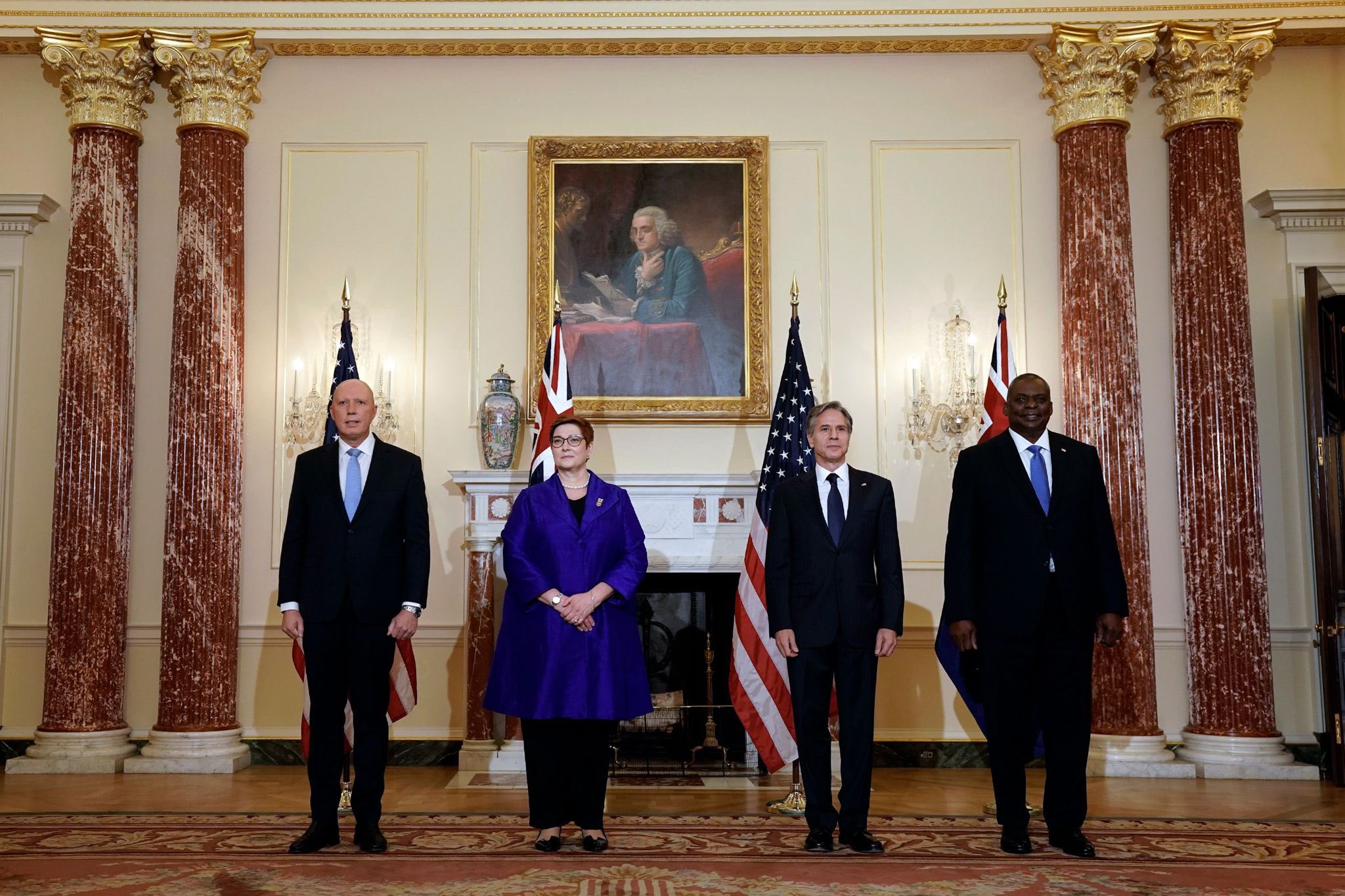 國國務卿布林肯（右2）與國防部長奧斯汀（右1）16日與澳洲外交部長潘恩（左2）與防長杜登（左1）召開美澳部長級諮商會議。（翻攝自Marise Payne推特）