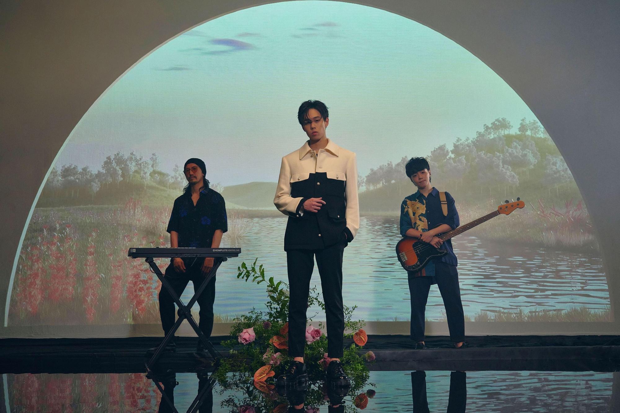 3位不同風格的音樂人集結,讓整支MV的音樂性充足,玩出新世代音樂藝術與美學藝術的完美交流。(誠葳廣告提供)