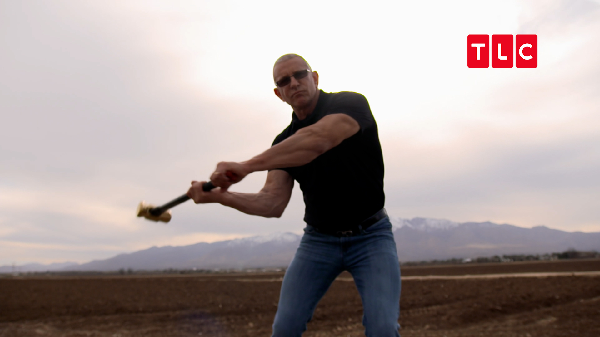 軍旅出身的羅伯特厄凡，每次都帶著大鐵鎚進行改造餐廳任務，因為他要敲醒這些魯蛇老闆的餐廳夢！（TLC旅遊生活頻道提供）