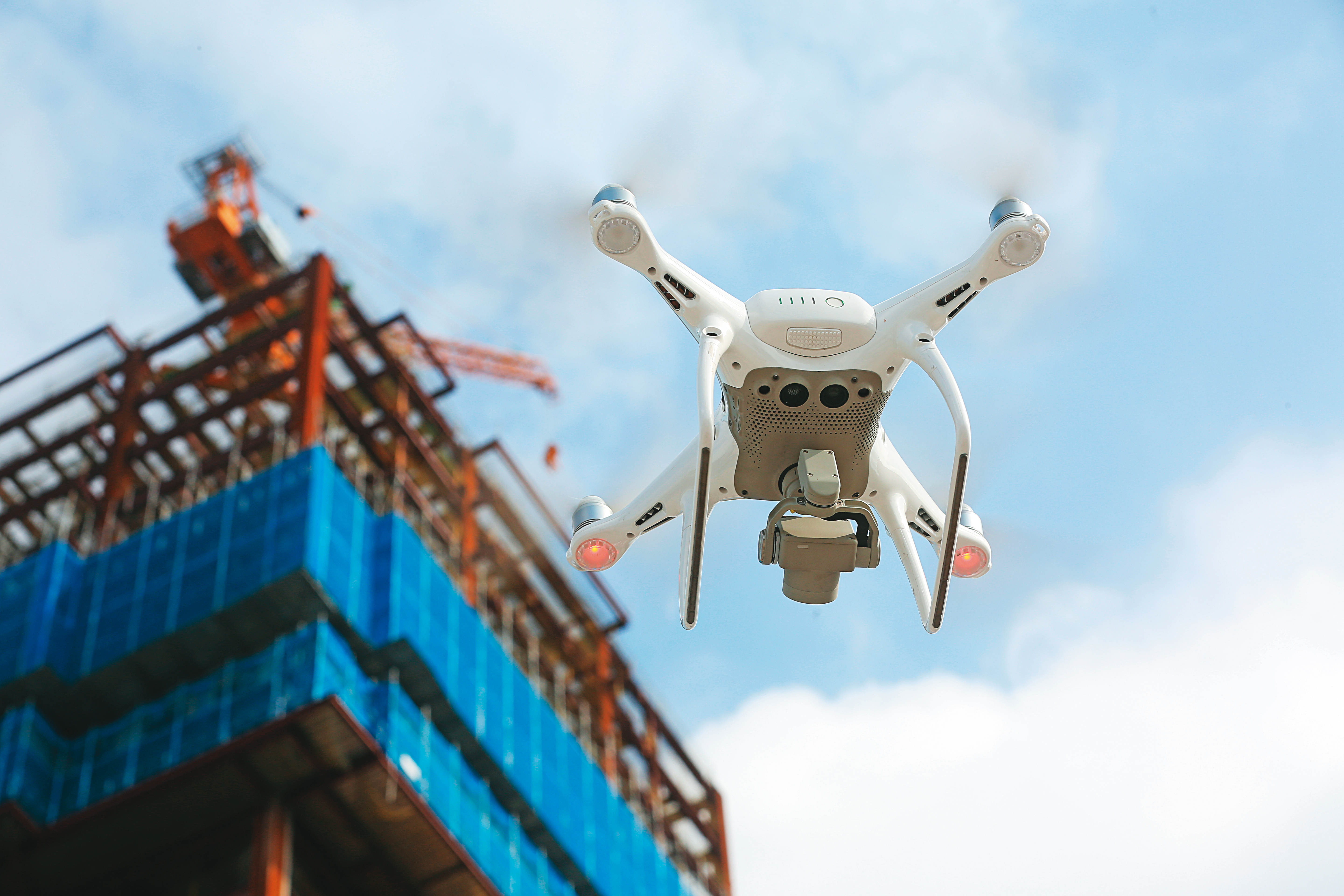 專家指出，台灣在發展無人機產業上，最大的利基點就是資通訊（ICT）產業發達，故在研發成本上具有優勢。