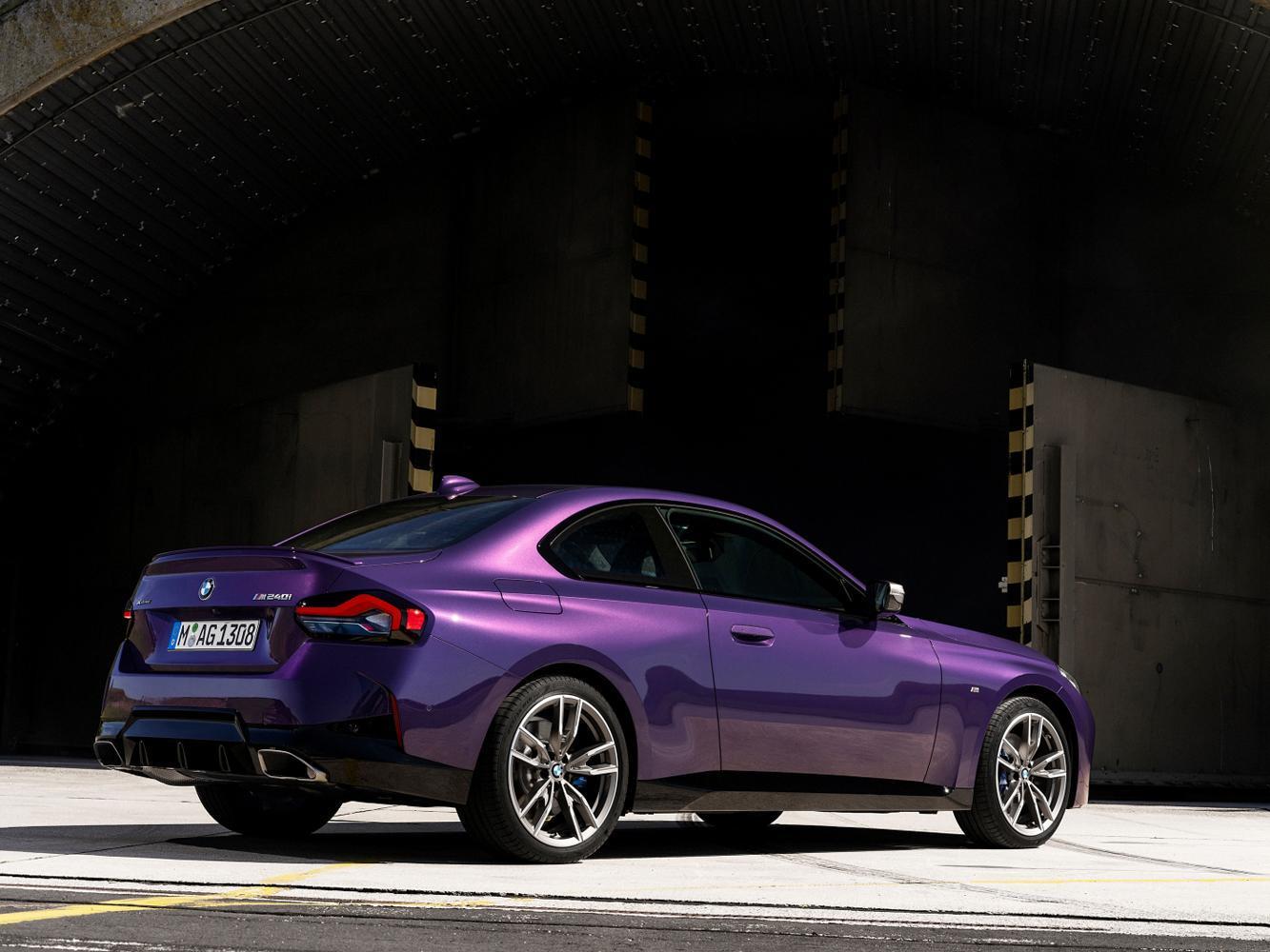 M240i xDrive搭載BMW引以為傲的M Performance TwinPower Turbo渦輪增壓直列六缸引擎，可爆發374匹最大馬力及500牛頓米最大扭力，0-100 kmh加速僅需4.3秒。