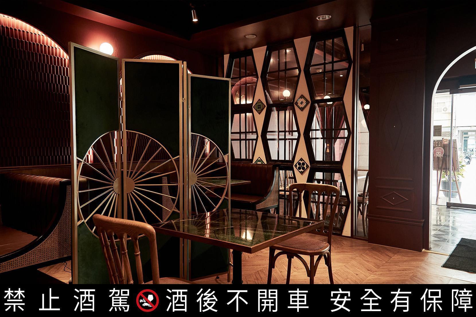 賣的是老台菜，卻有時髦的用餐空間，訴求保持傳統卻極力創新的氛圍。