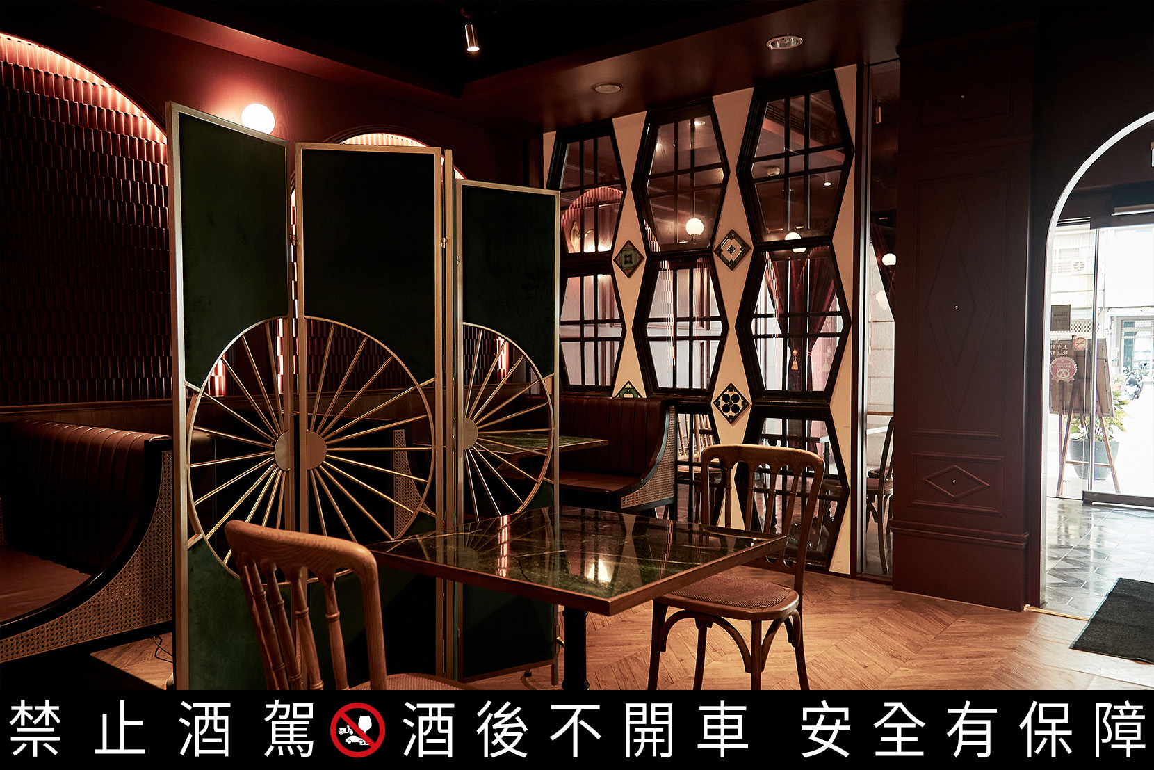 賣的是老台菜，卻有時髦的用餐空間，訴求保持傳統卻極力創新的氛圍。