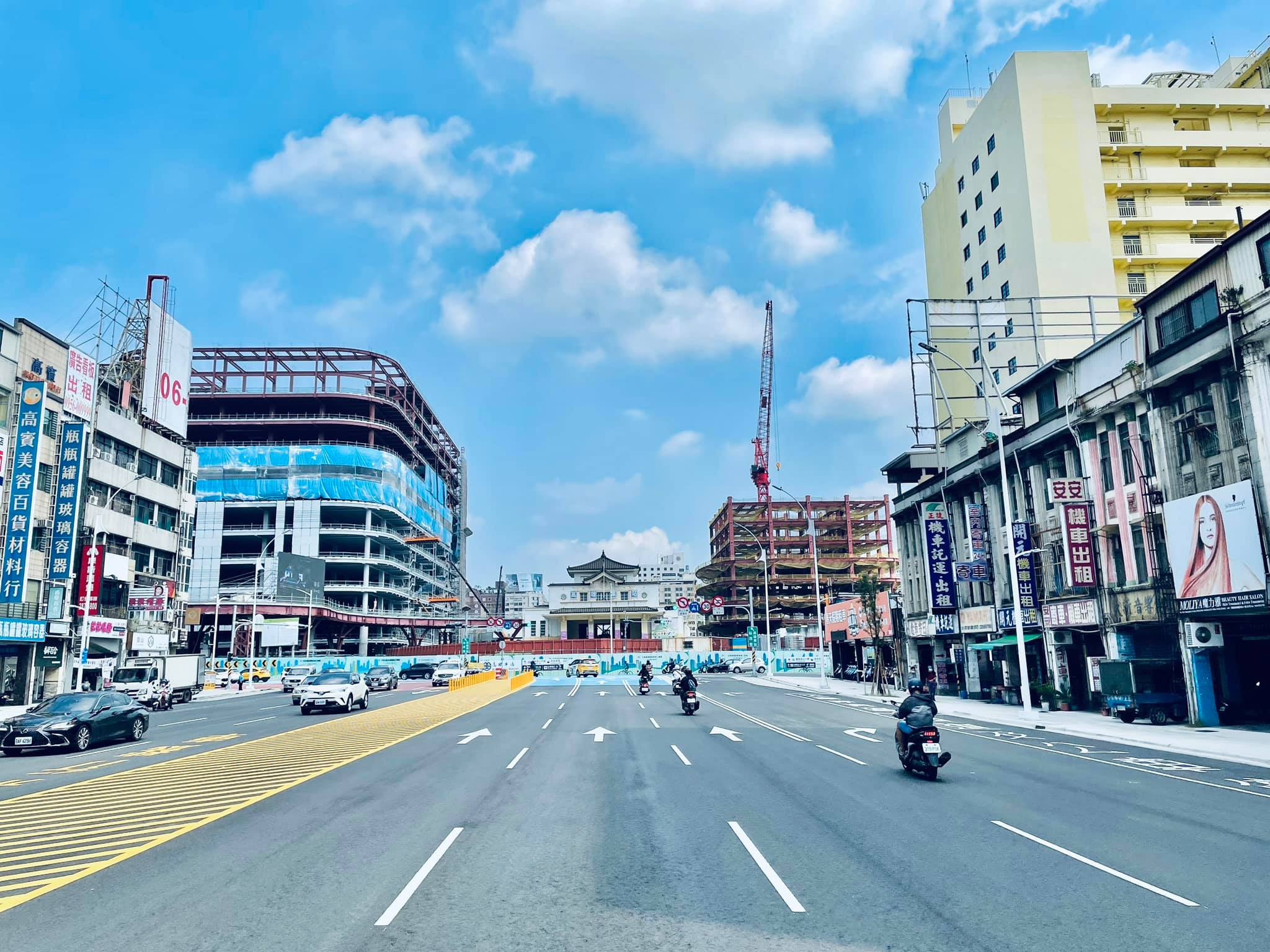 陳其邁在臉書宣布，高雄火車站即將「校正回歸」。（翻攝自陳其邁臉書）