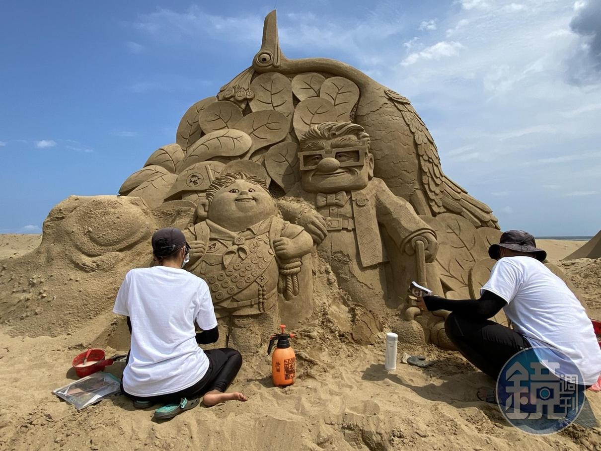現場還有部份作品正在進行最後的修復。
