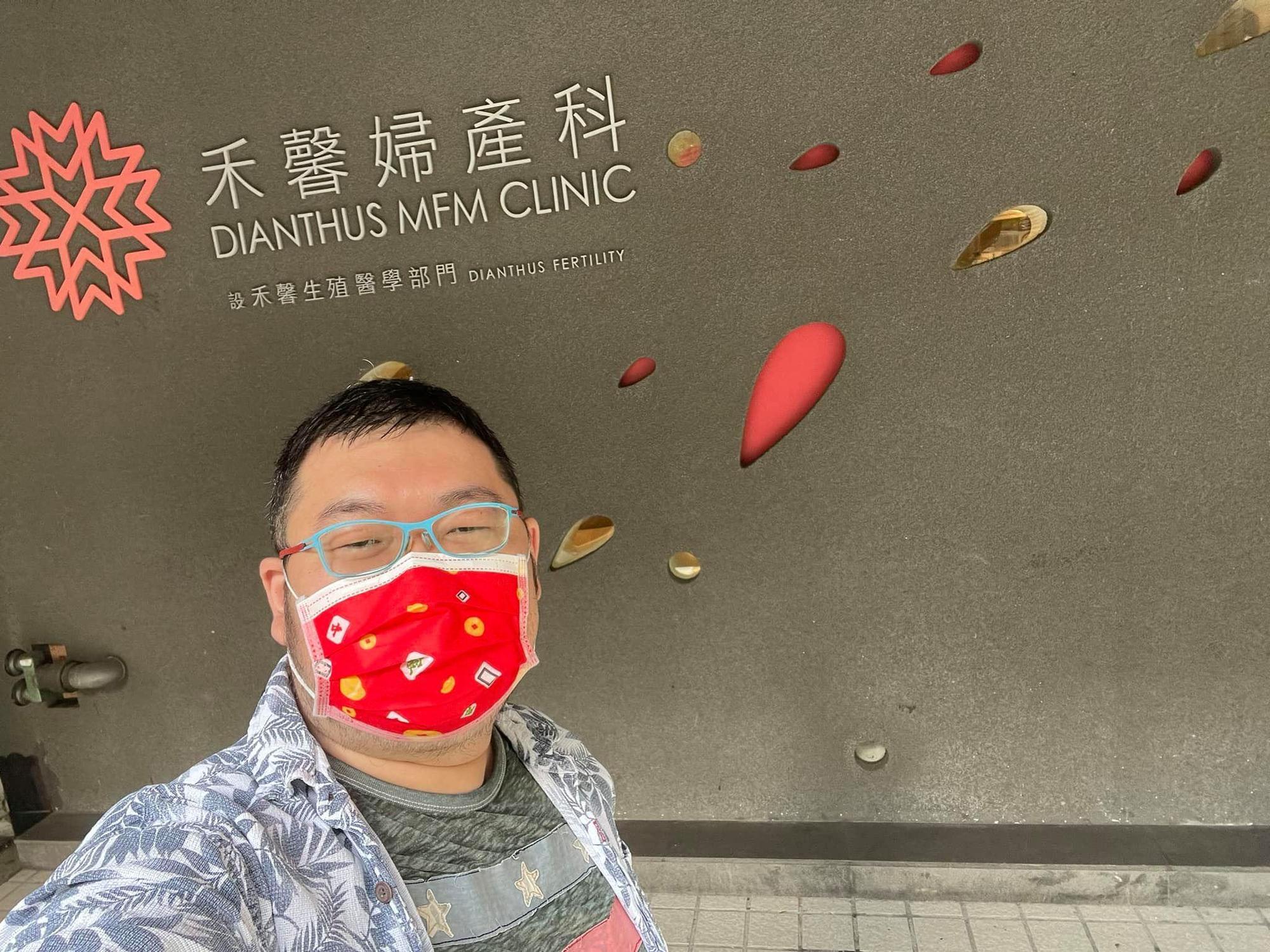 四叉貓日前到禾馨診所自費做抗體檢測遭檢舉，禾馨診所回應，「這不是什麼不合格的事」，民眾有知的權利，若衛生局要裁罰予以尊重。（翻攝自劉宇臉書）