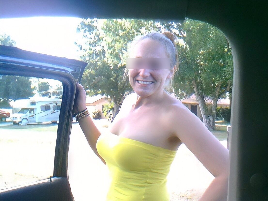 喝醉的特蕾莎闖入情趣用品店,當眾自慰嚇壞眾人。(翻攝Theresa Ann Stanley IG)