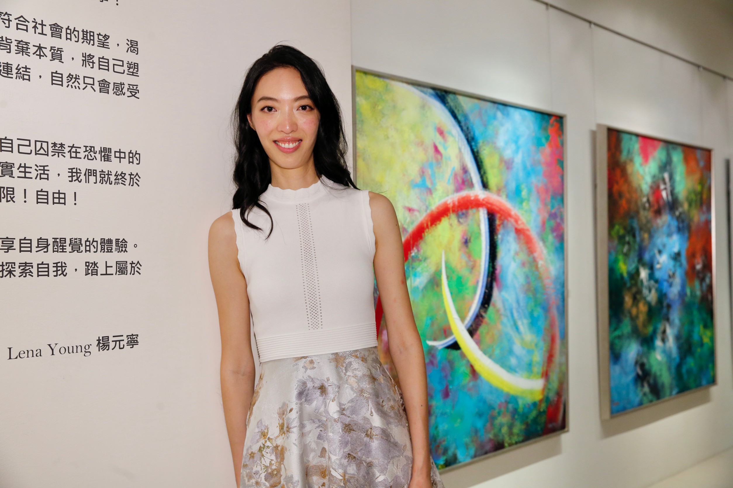 台塑集團創辦人王永慶外孫女楊元寧，今日舉辦個人畫展。