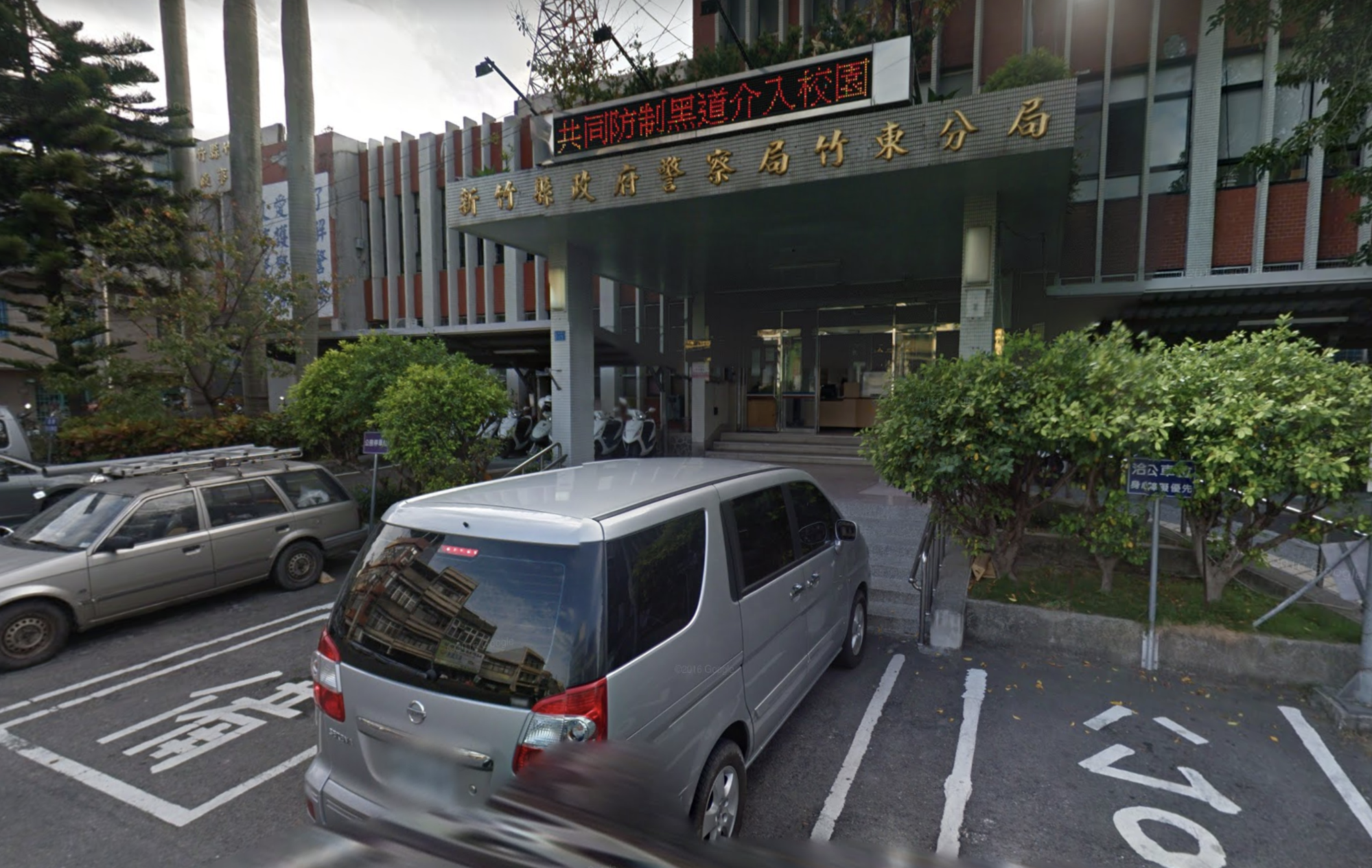 竹東分局長江建忠調任宜蘭縣三星分局,有地方人士擺出送葬陣頭「慶賀」,引起熱議。(翻攝自Google Maps)