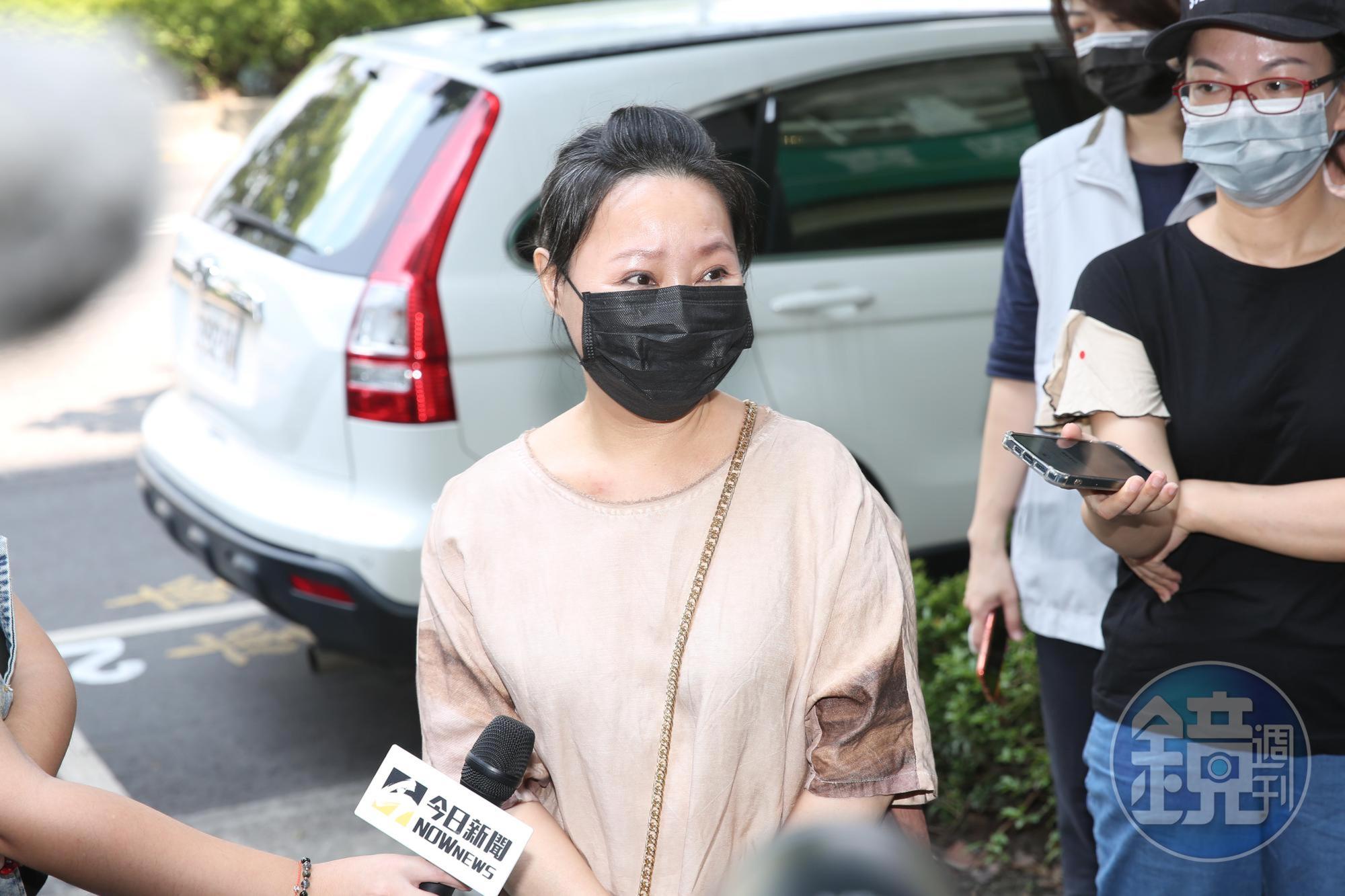 呂雪鳳跟逝去的龍劭華演過兩次夫妻，她在靈堂回憶兩人點點滴滴。