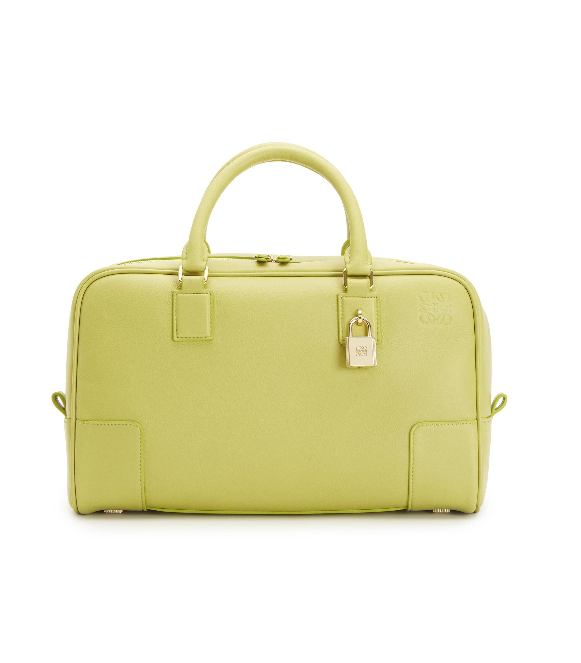 酪梨綠 Amazona 28包 價格店洽 LOEWE。(LOEWE提供)