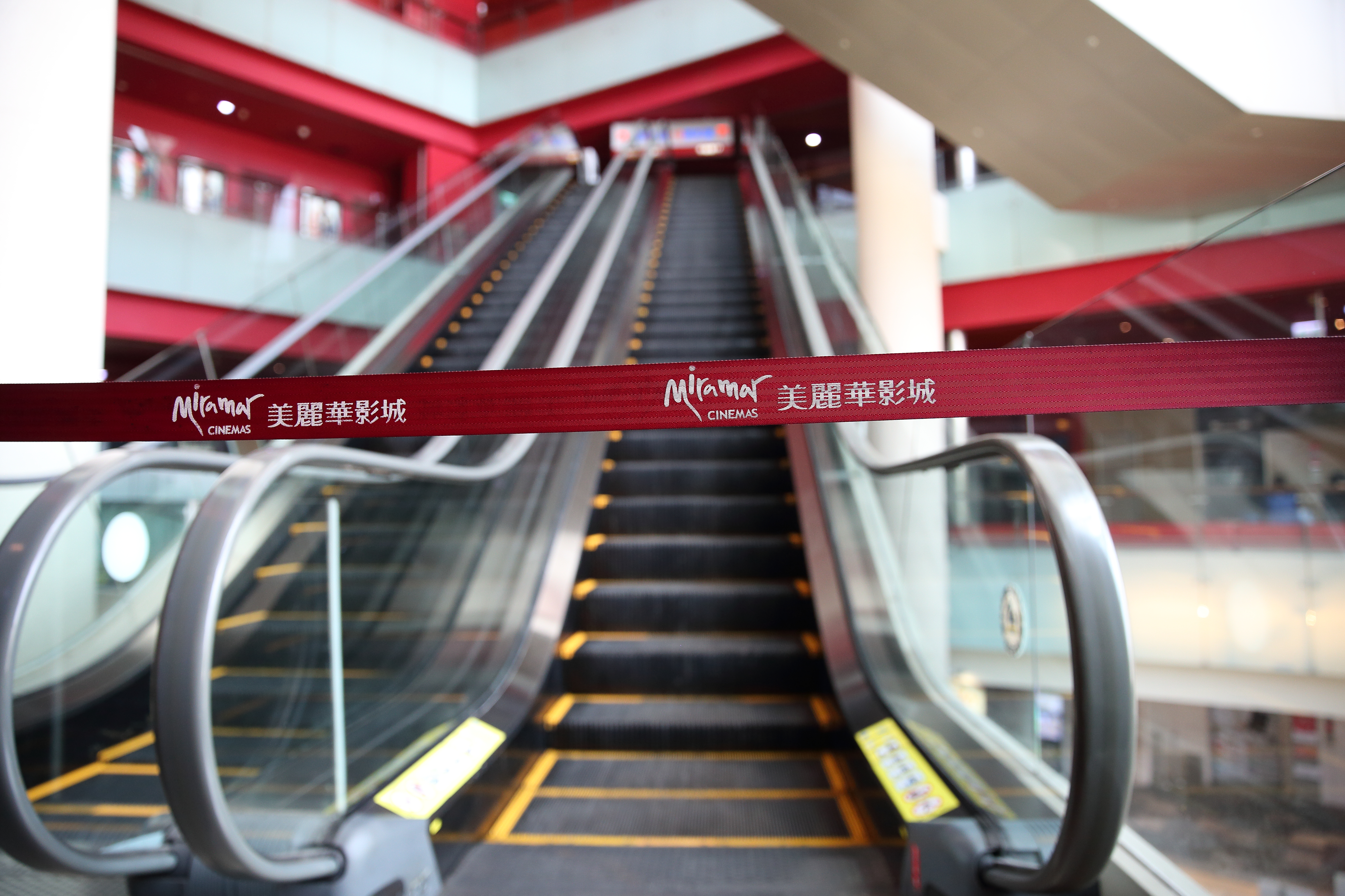 美麗華影城、大葉高島屋、天母SOGO昨晚緊急宣布今日將暫停營業配合防疫工作。（本刊資料照）