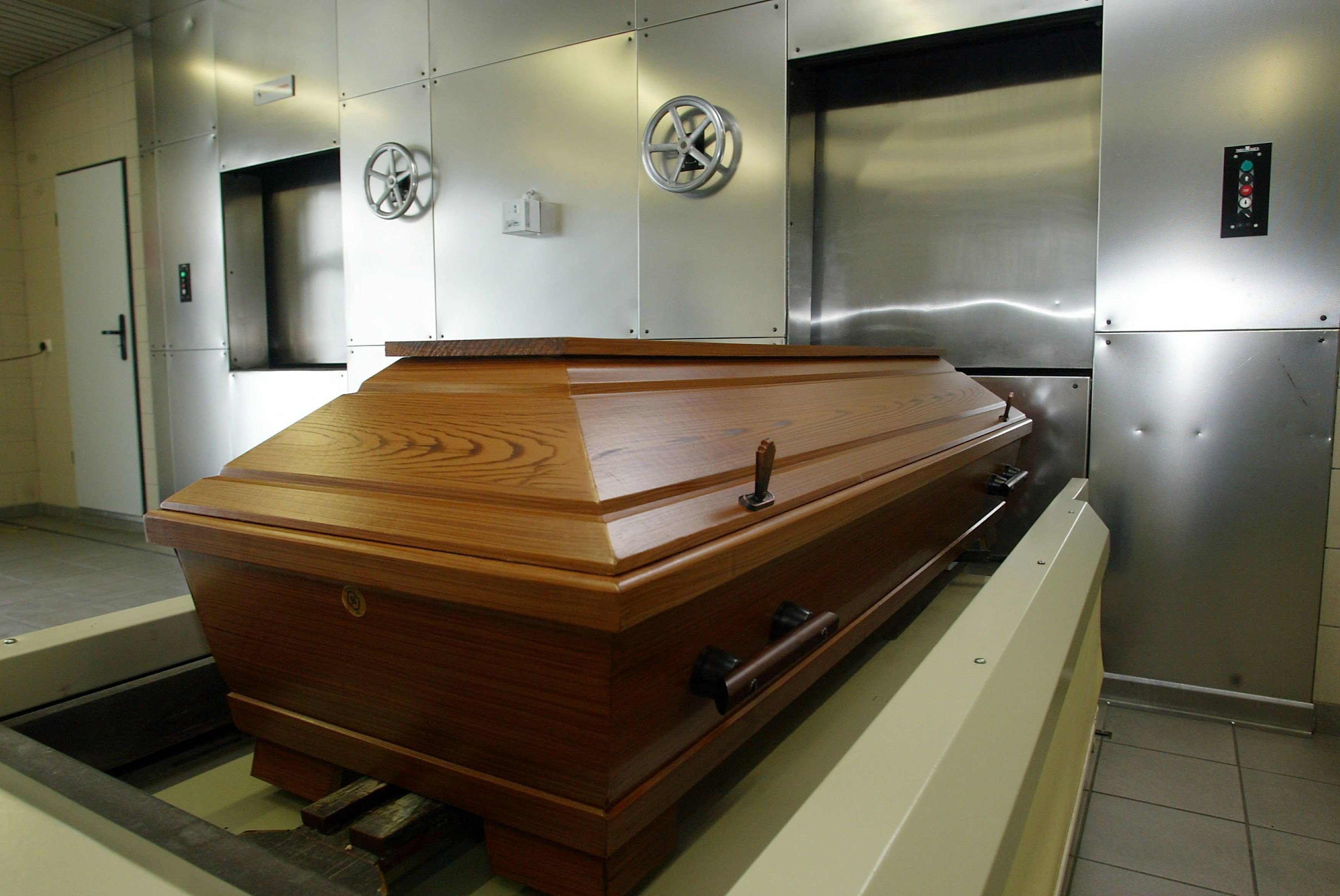 桃園中壢某禮儀社搞烏龍,導致亡者遺體搞混,甚至被其他家殯葬業推去火化還封蓋。(示意圖,東方IC)