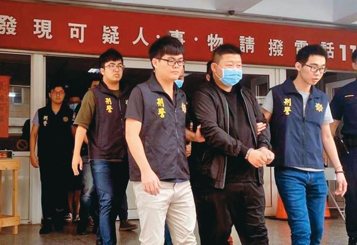 刑事局與苗栗縣警局聯手破獲竹聯幫成員涉嫌假冒漁民身分,向離岸風力發電業者強索補償金。(警方提供)